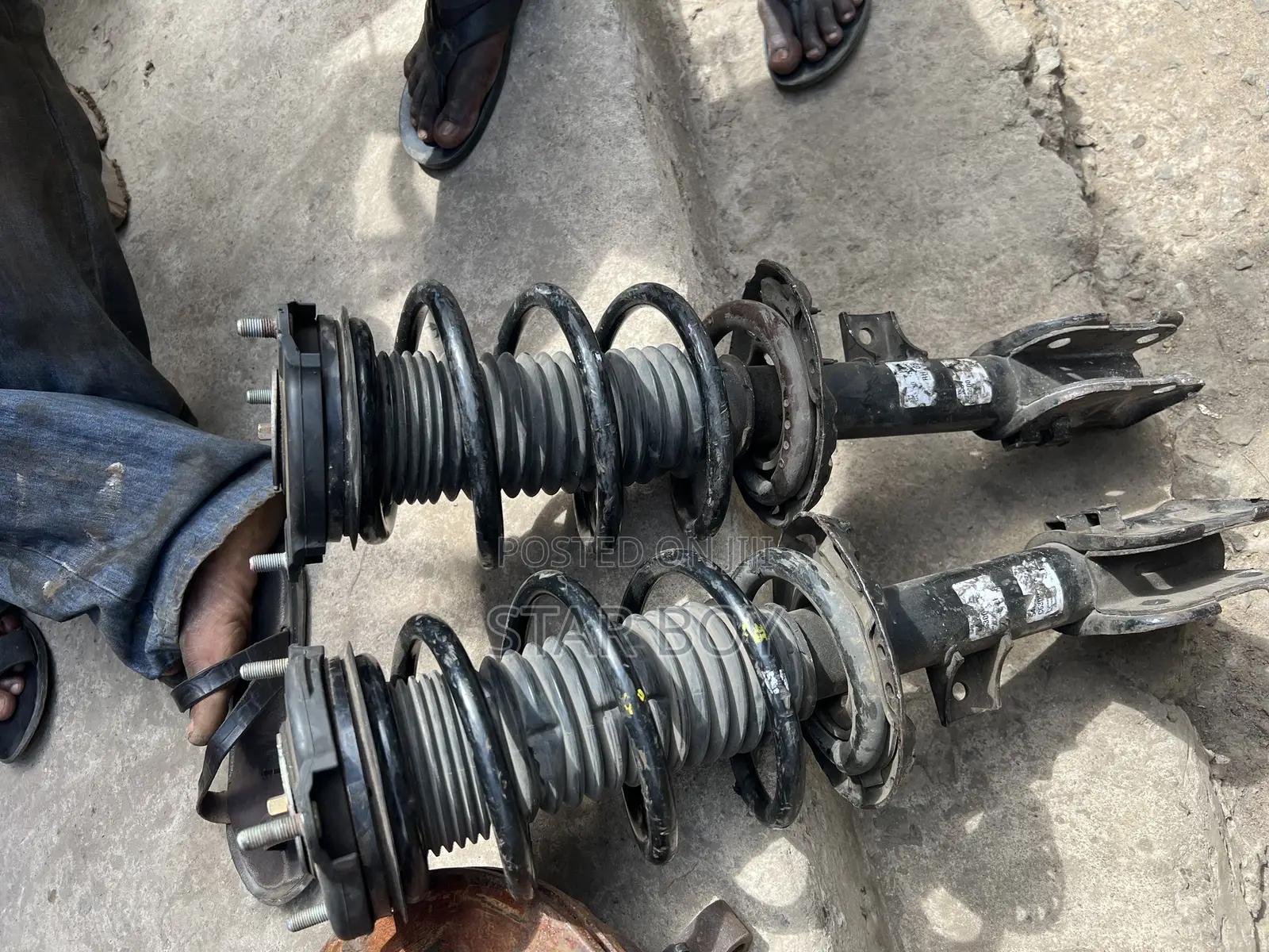 Hyundai Santa Fe Front Shocks Absorber :2017 to 2019
