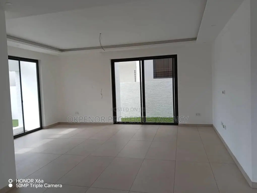 4bdrm House in Com16, Accra Metropolitan for sale