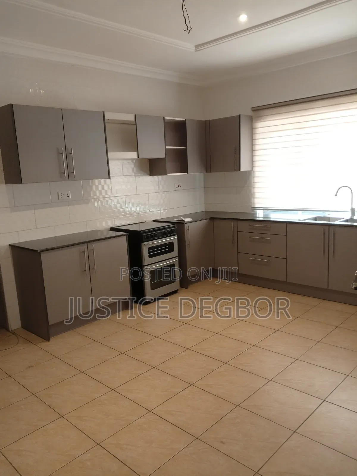 5bdrm House in Accra Metropolitan for sale