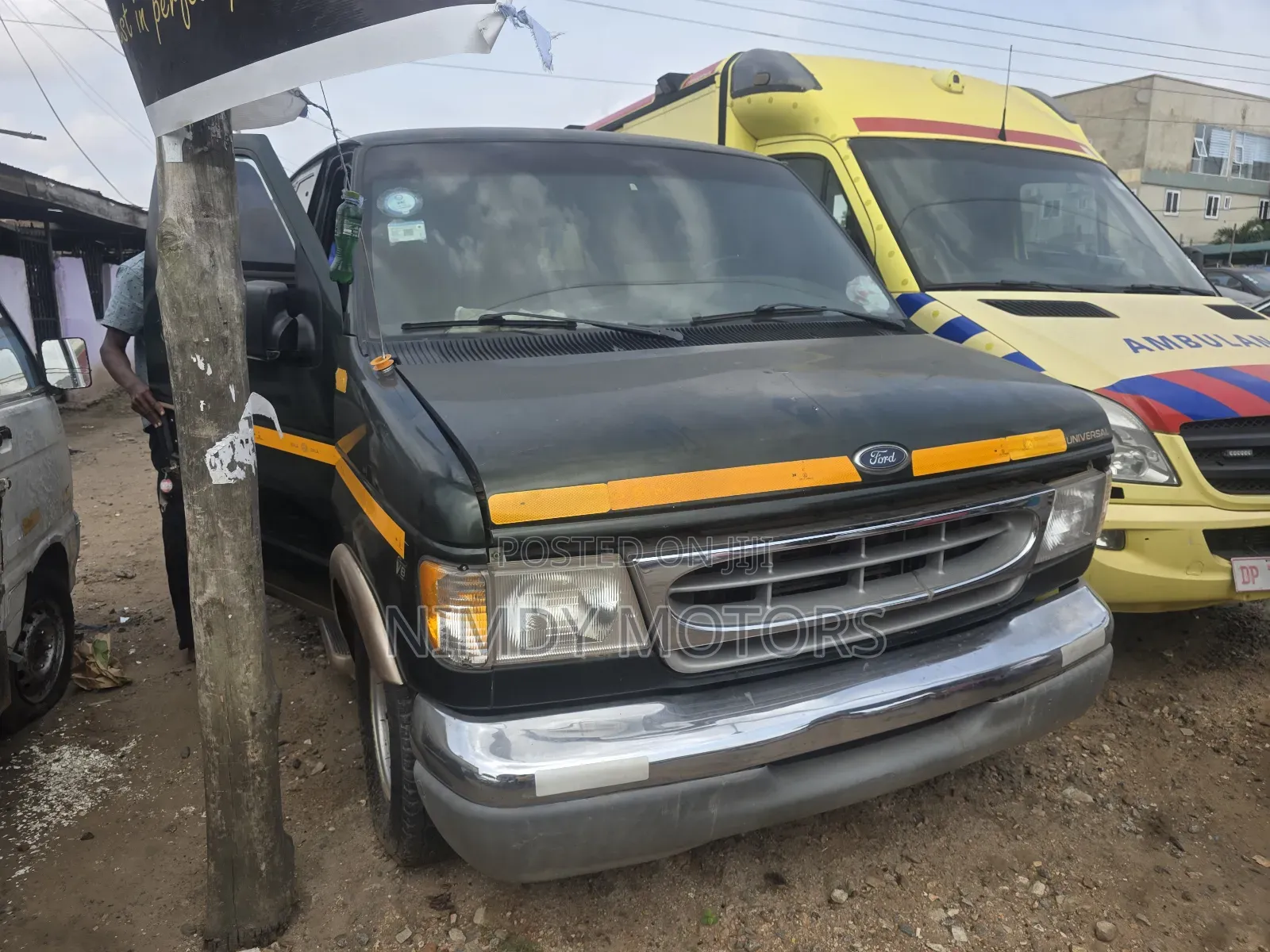 Ford E-150 2009 Green