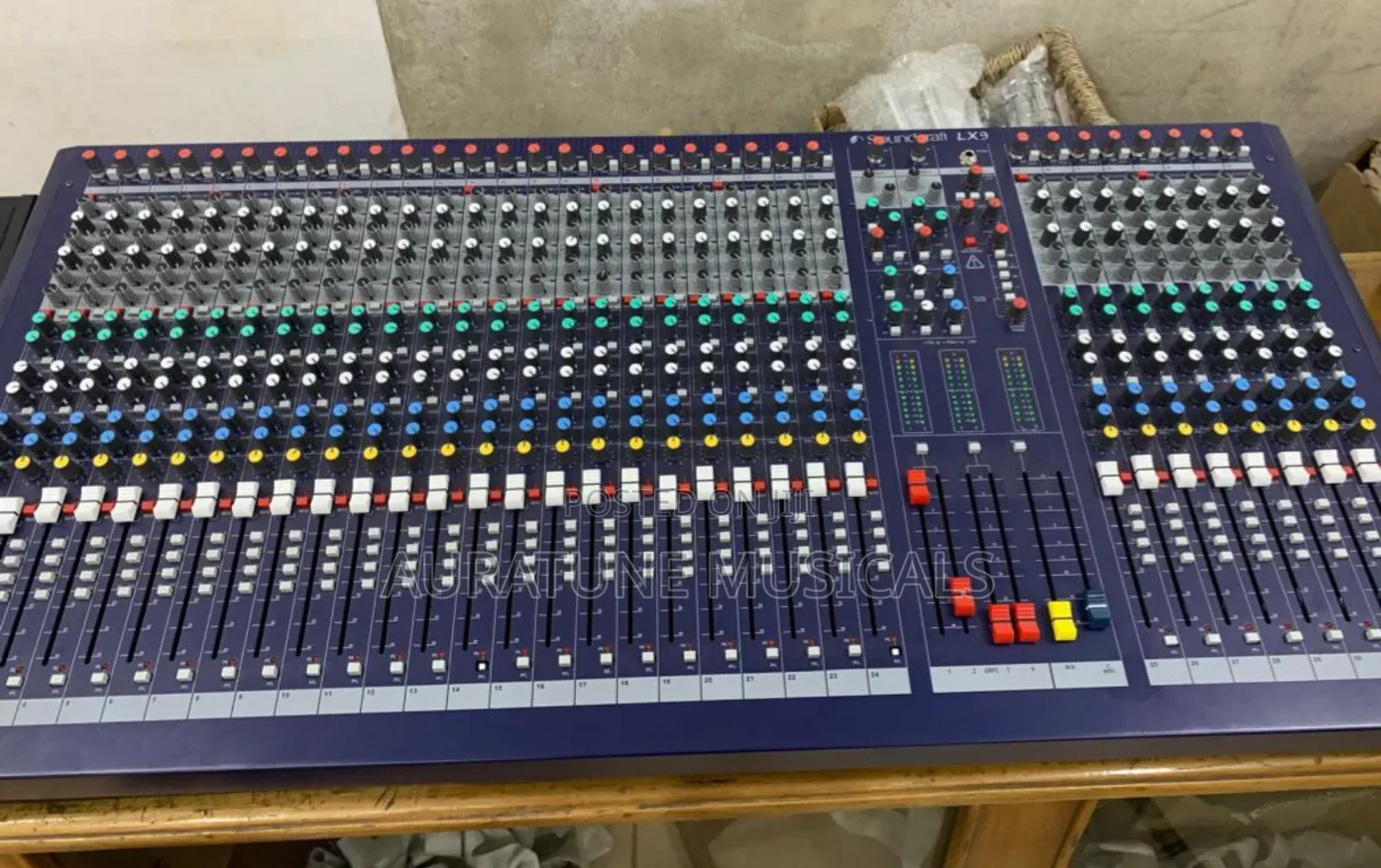 Soundcraft Lx9 32-Channel Analog Mixing Console