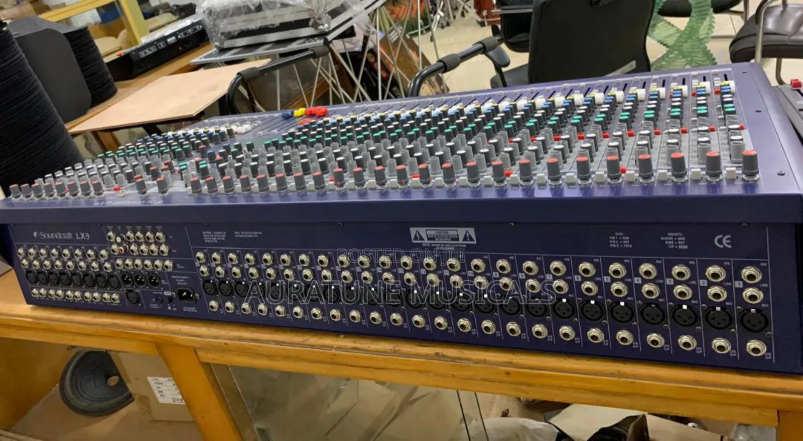 Soundcraft Lx9 32-Channel Analog Mixing Console