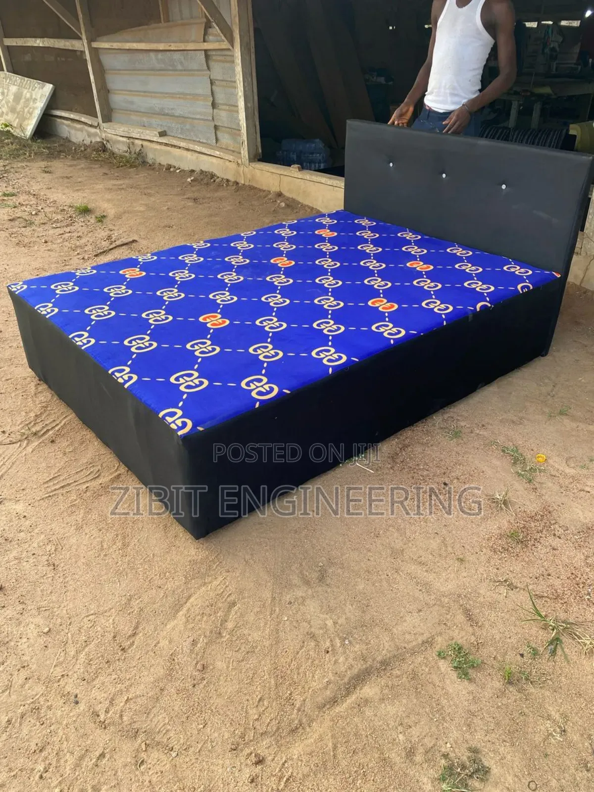 Double Bed Inbuilt
