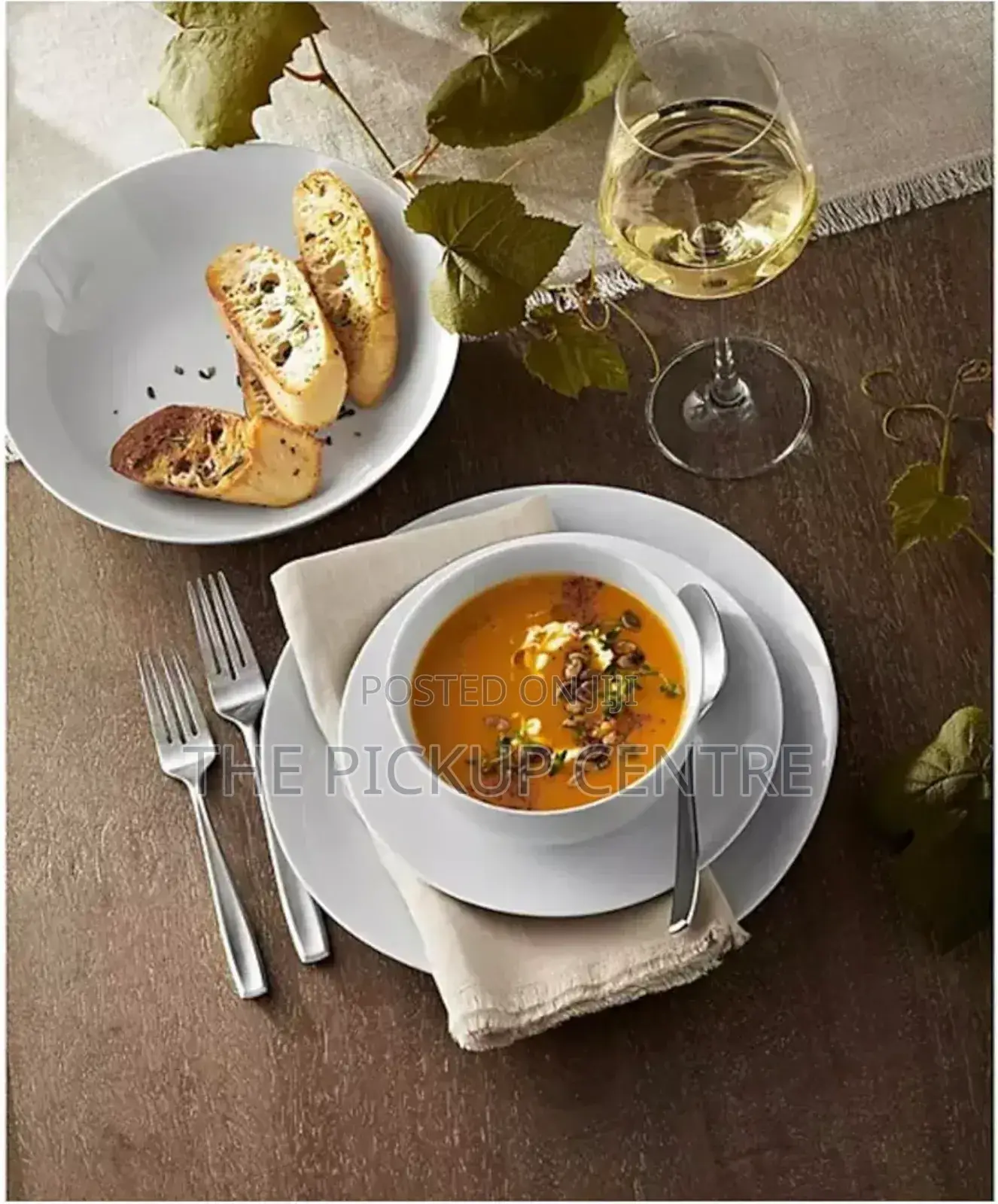 Member Mark 32-Piece Porcelain Dinnerware Set