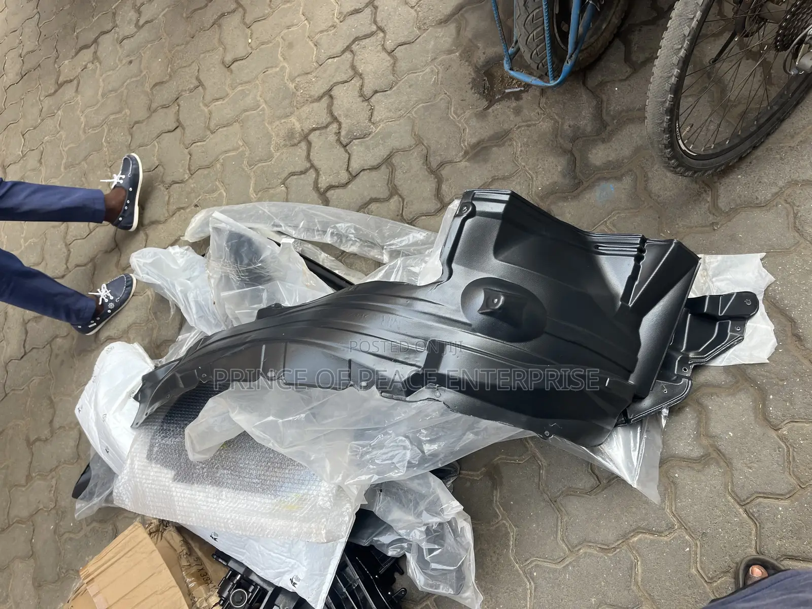 Toyota Hilux Fender Linner Pair