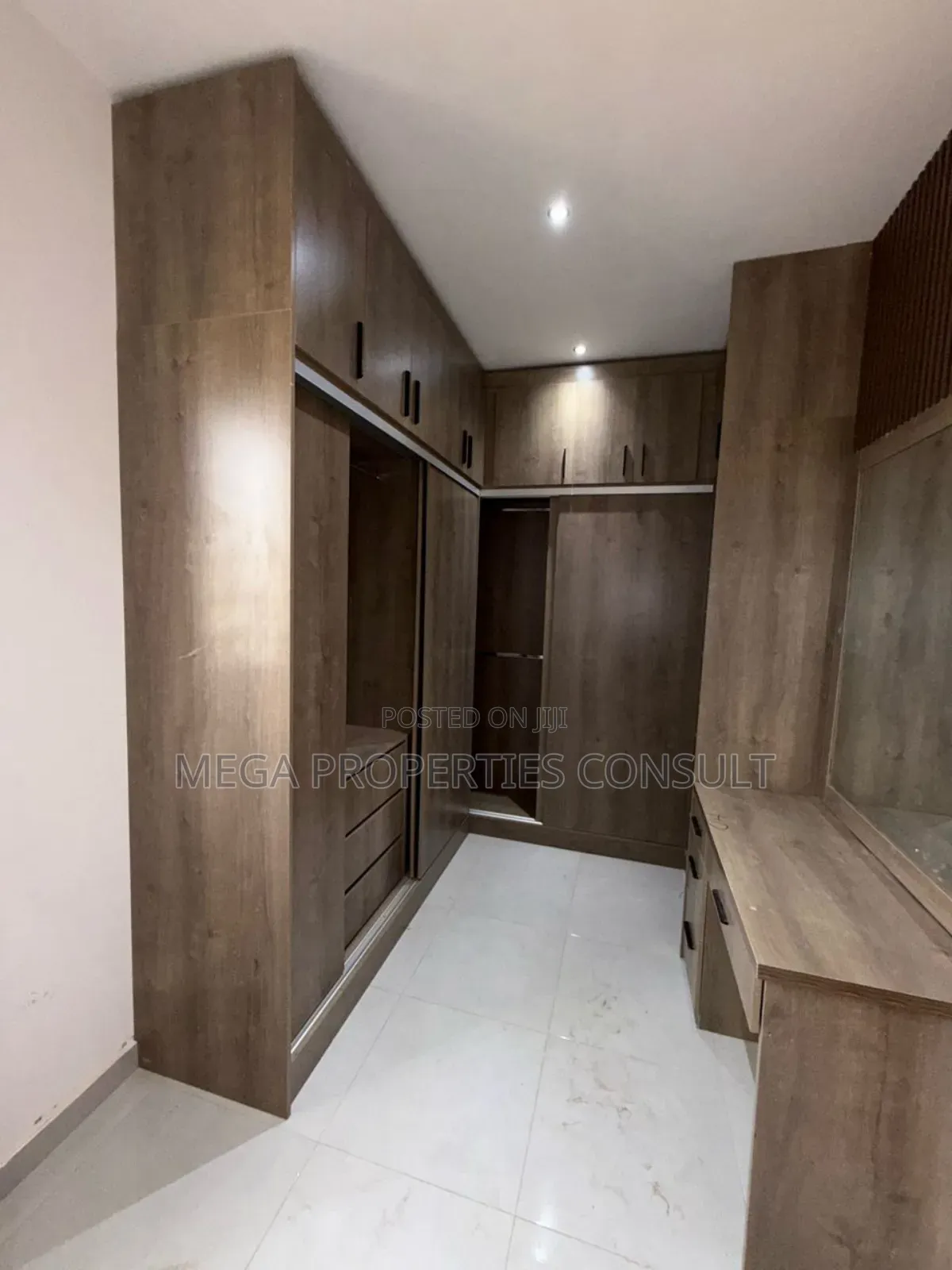 4bdrm Duplex in Kwabenya for sale