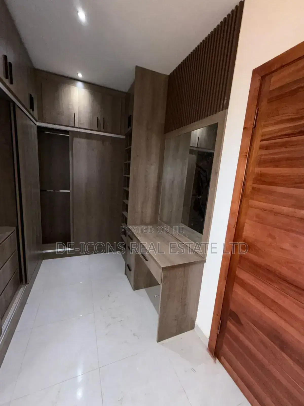 4bdrm Duplex in De-Icons Real Estate for sale