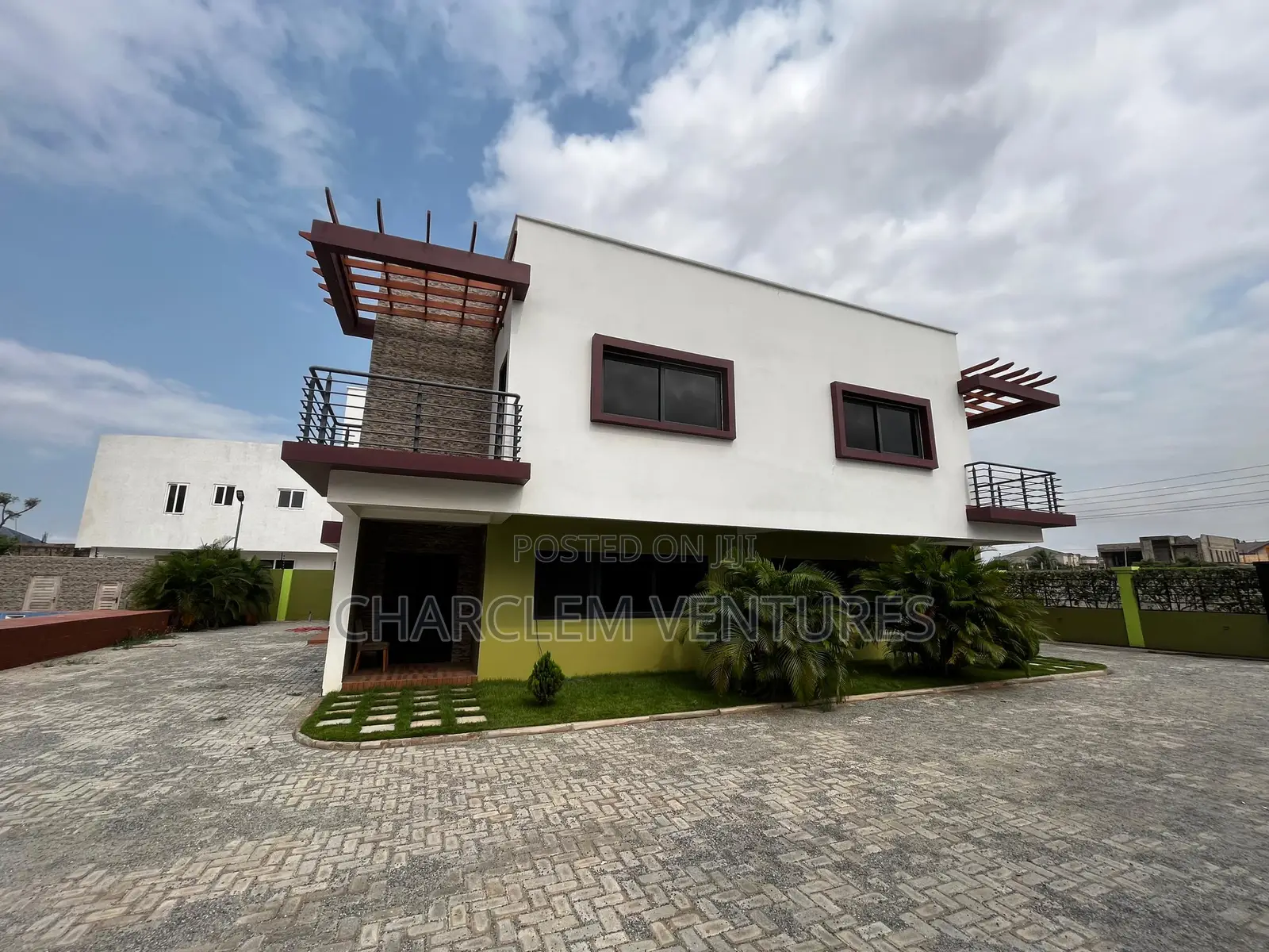 3bdrm Townhouse / Terrace in Charclem Ventures, East Legon for rent