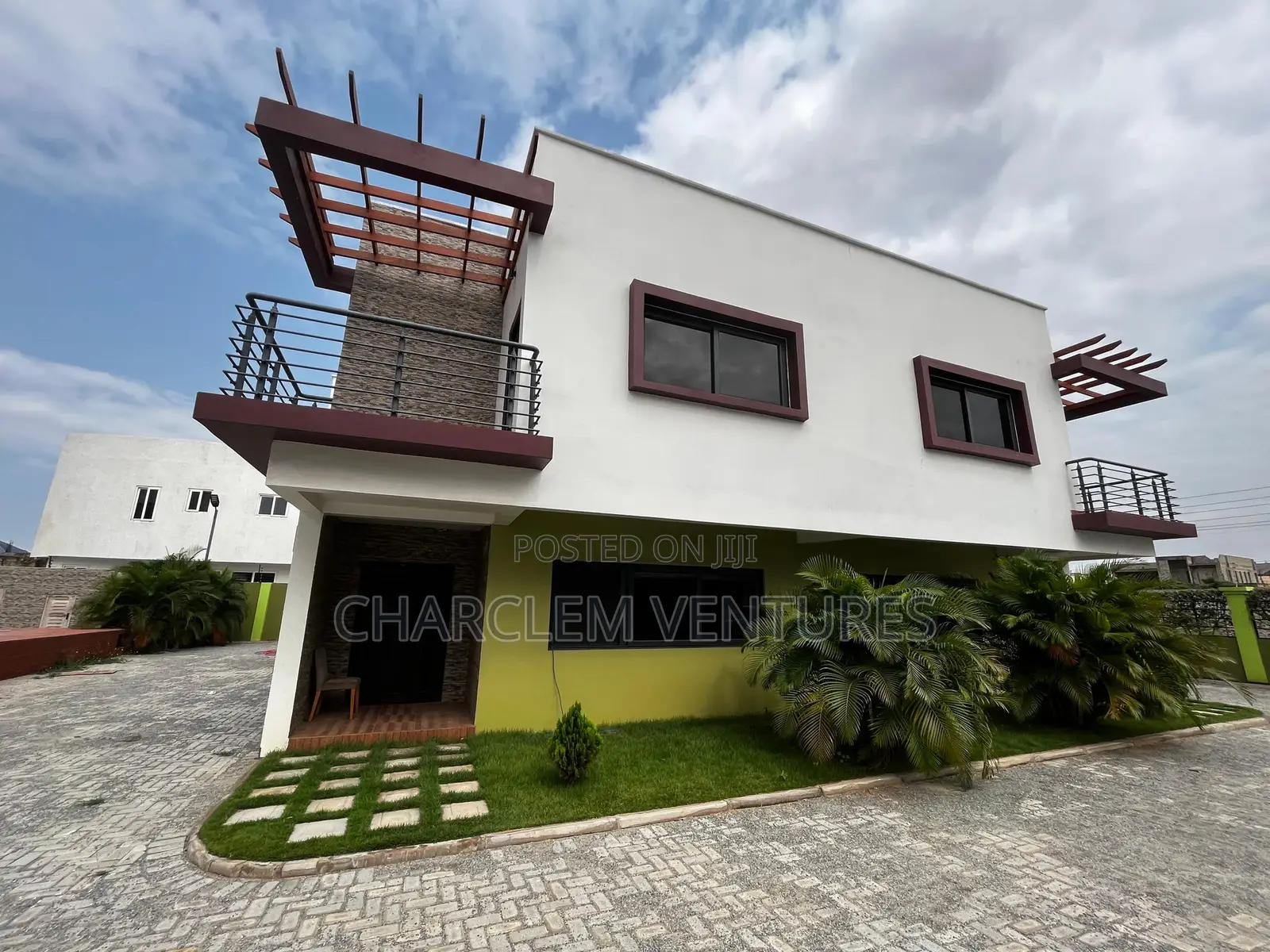 3bdrm Townhouse / Terrace in Charclem Ventures, East Legon for rent