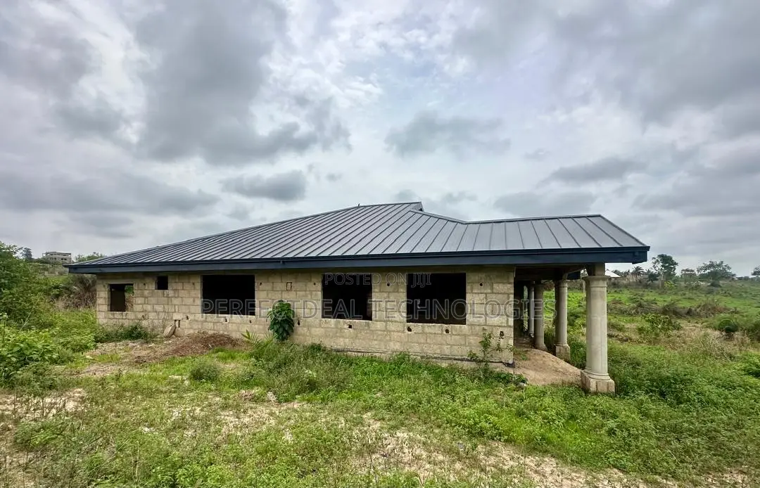 4bdrm Block of Flats in Pakyi, Kumasi Metropolitan for sale