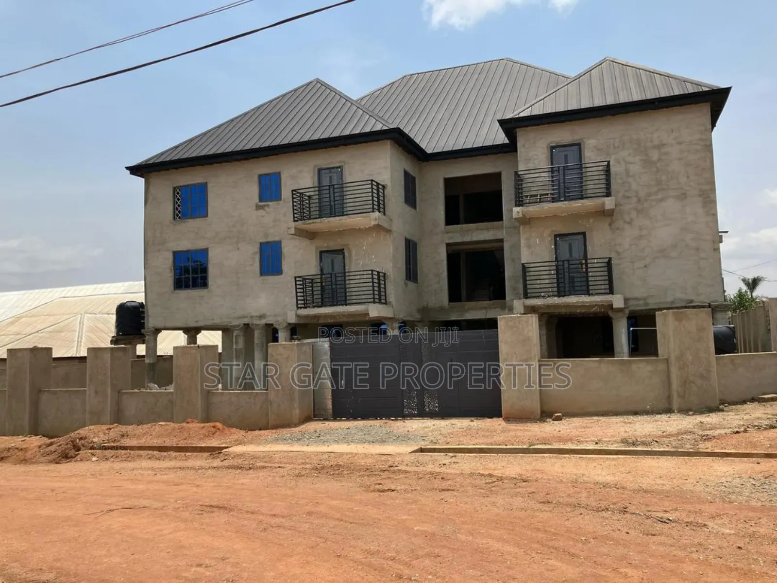 16bdrm House in Abira, Kumasi Metropolitan for sale