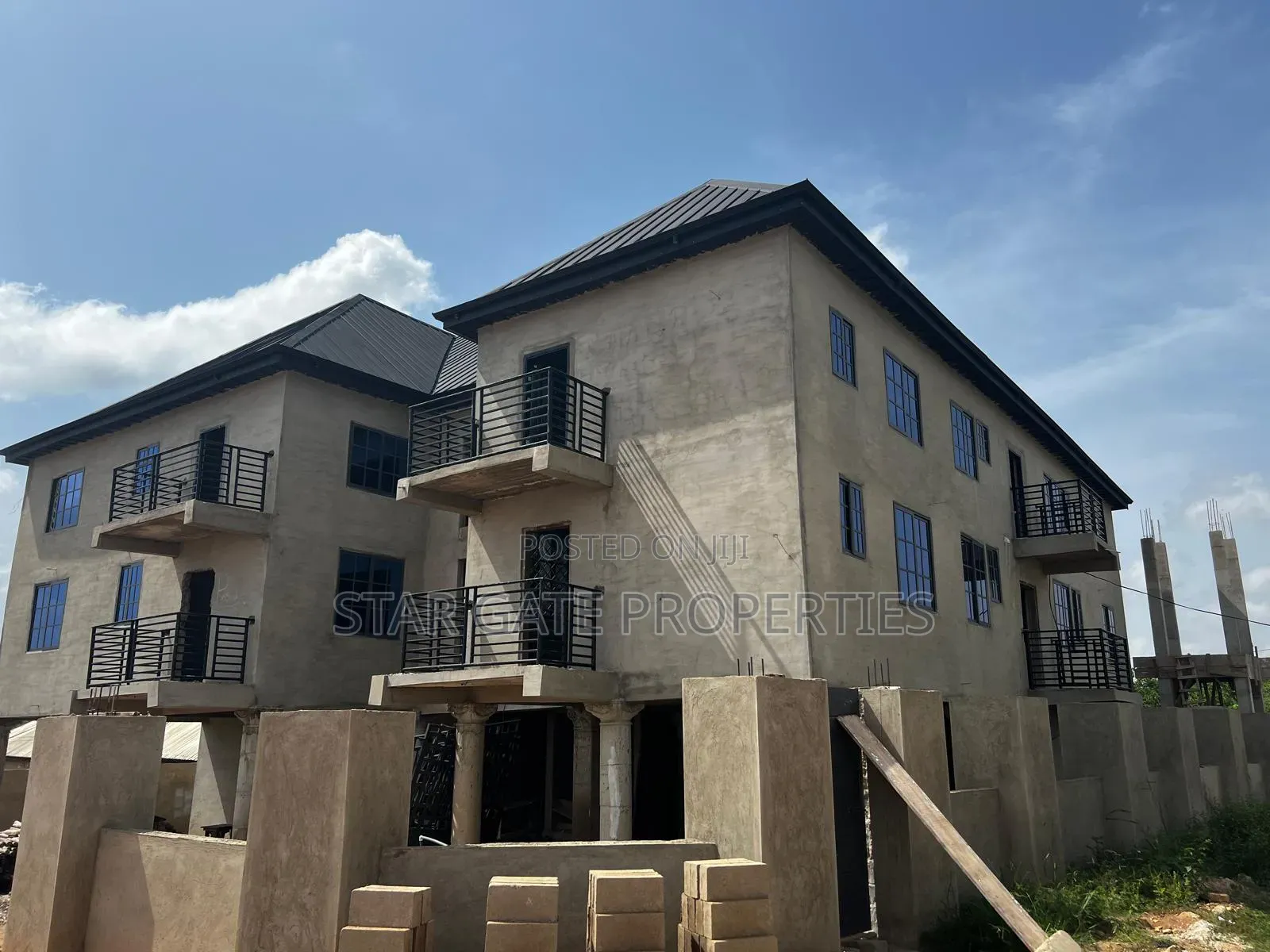 16bdrm House in Abira, Kumasi Metropolitan for sale