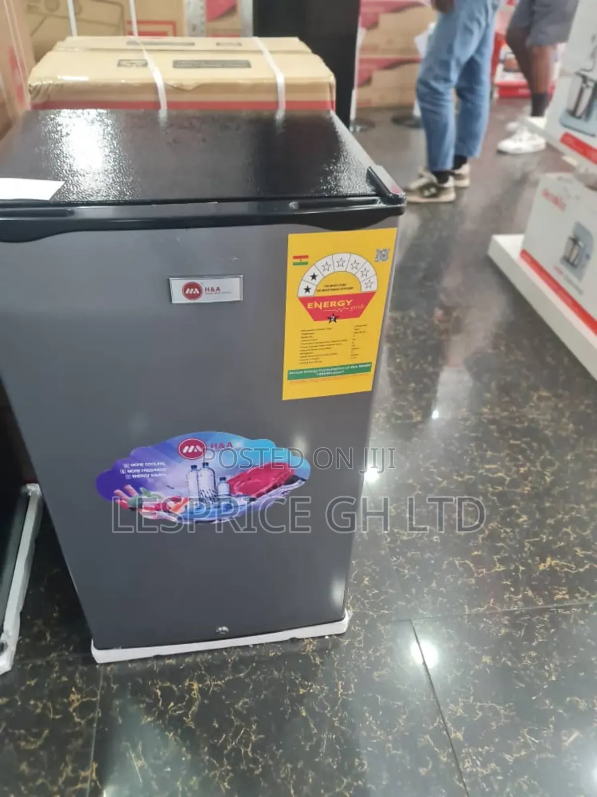 H a Table Top Fridge - Cool Price!
