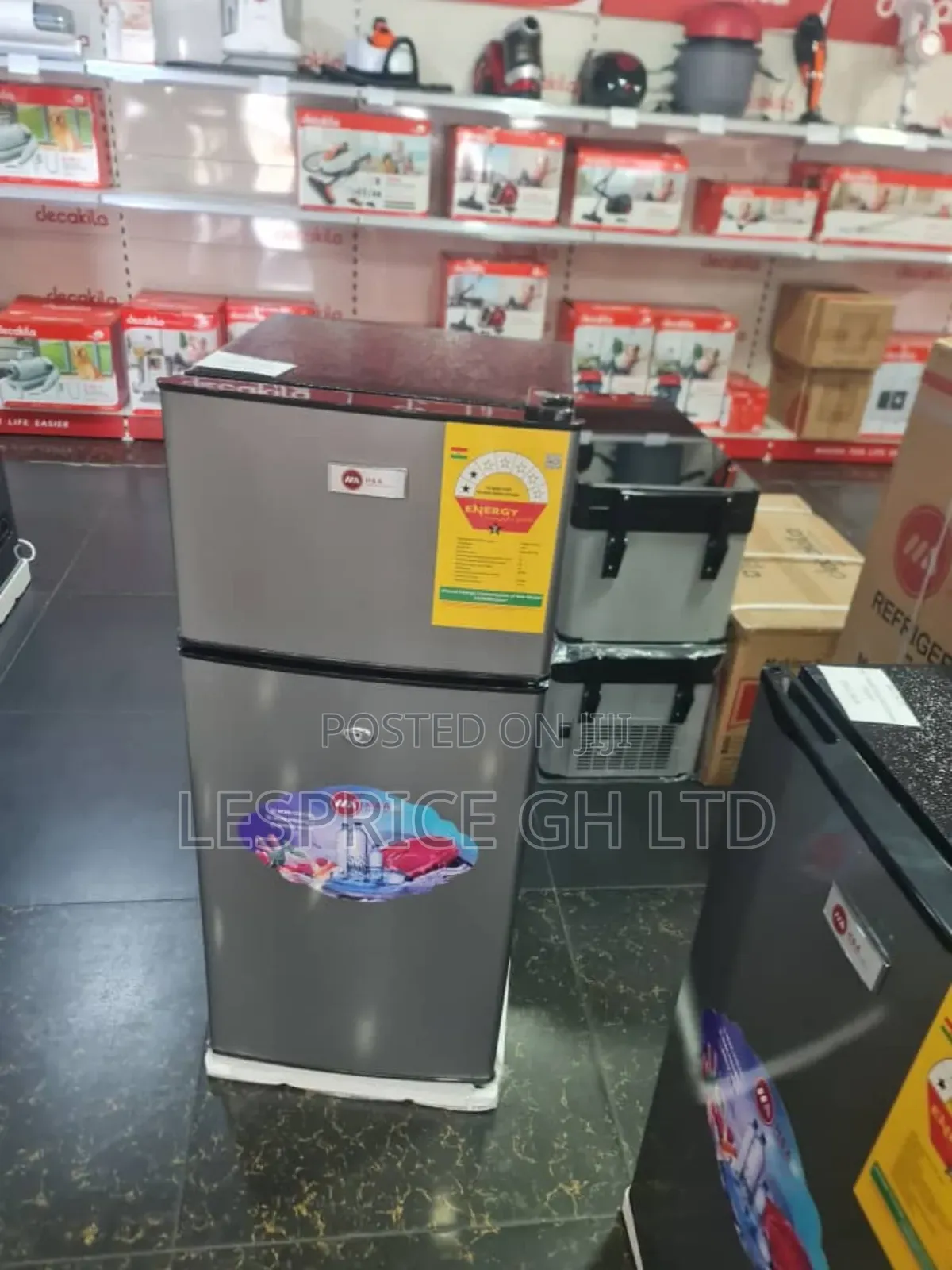 H a Double Door Fridge: Covenient
