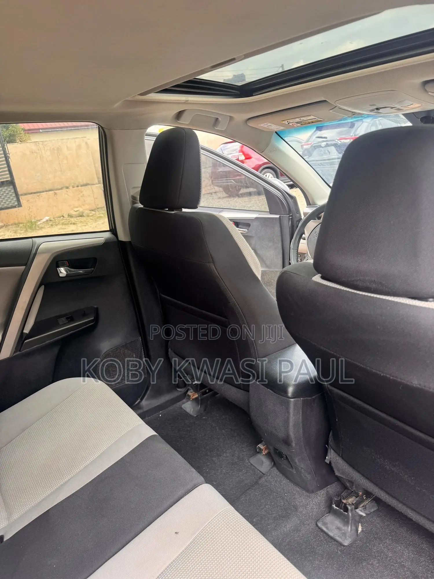 Toyota RAV4 XLE 4dr SUV (2.5L 4cyl 6A) 2018 Gray