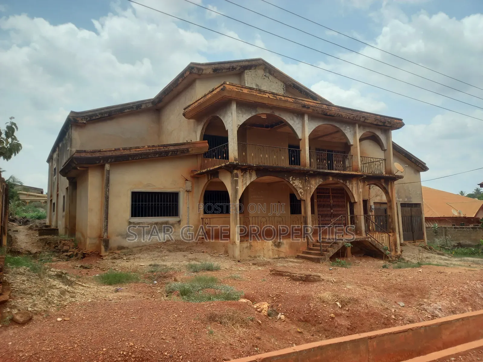 10bdrm House in Santasi Apire, Kumasi Metropolitan for sale
