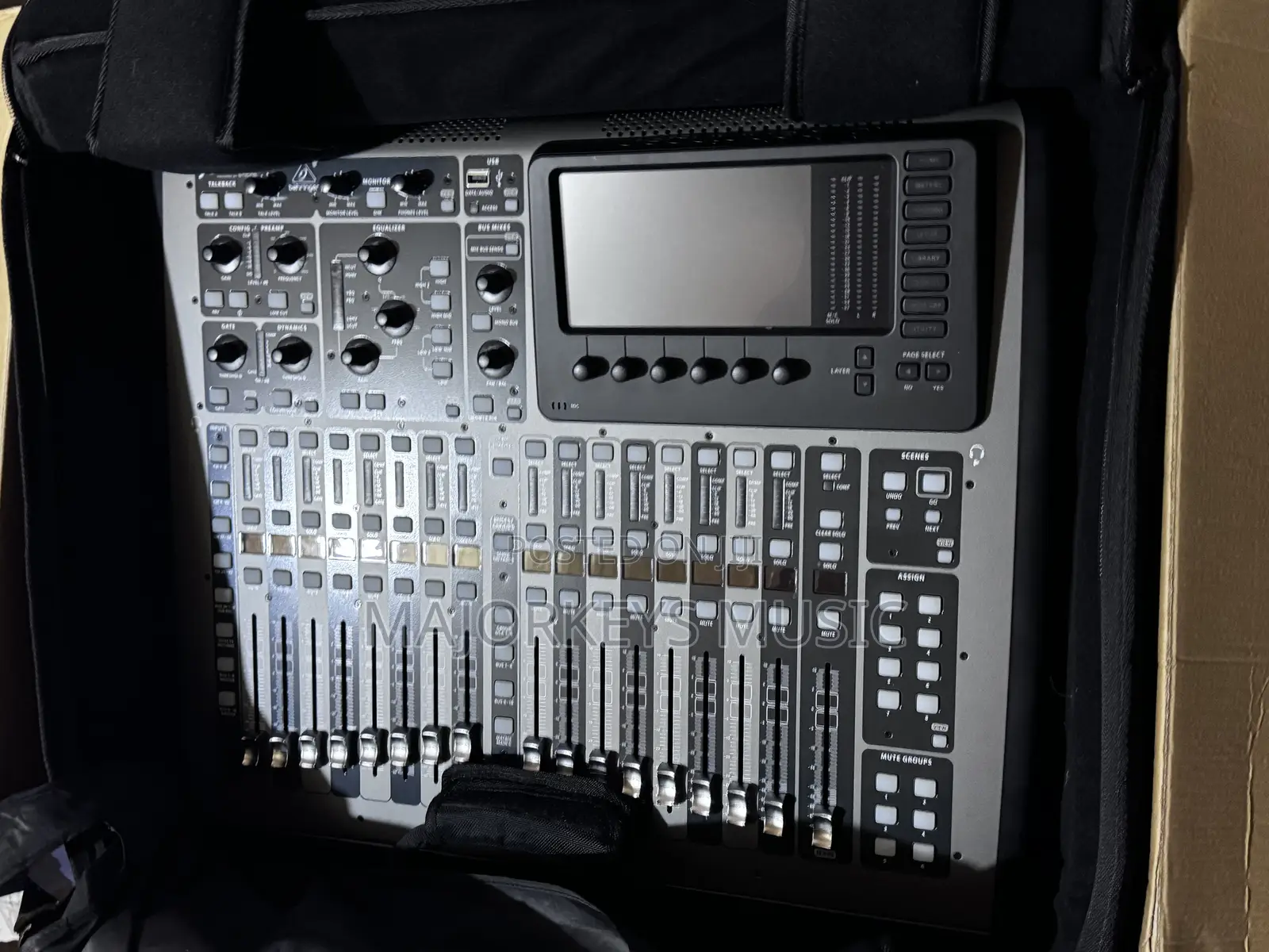 Behringer X32 Compact Digital Board + Carrying Bag