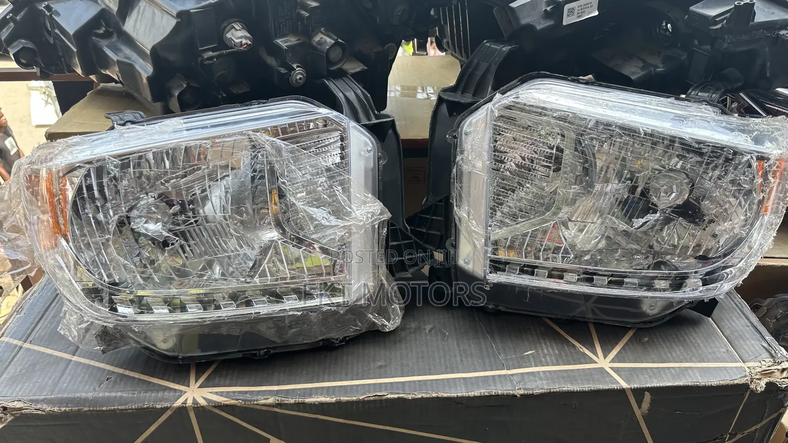 Toyota Tundra Headlights 2013,2014,2015,2016,2017,2018,2019