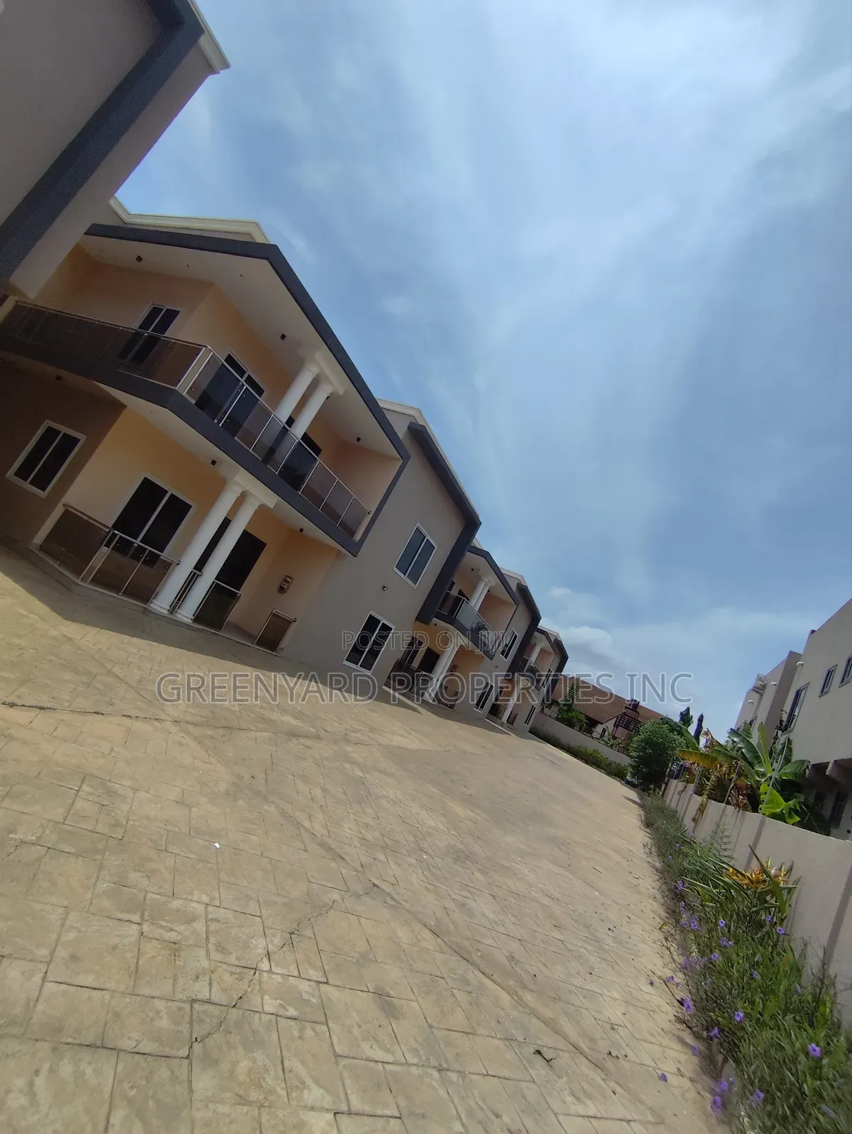 4bdrm Townhouse / Terrace in Adjiringanor, East Legon for rent