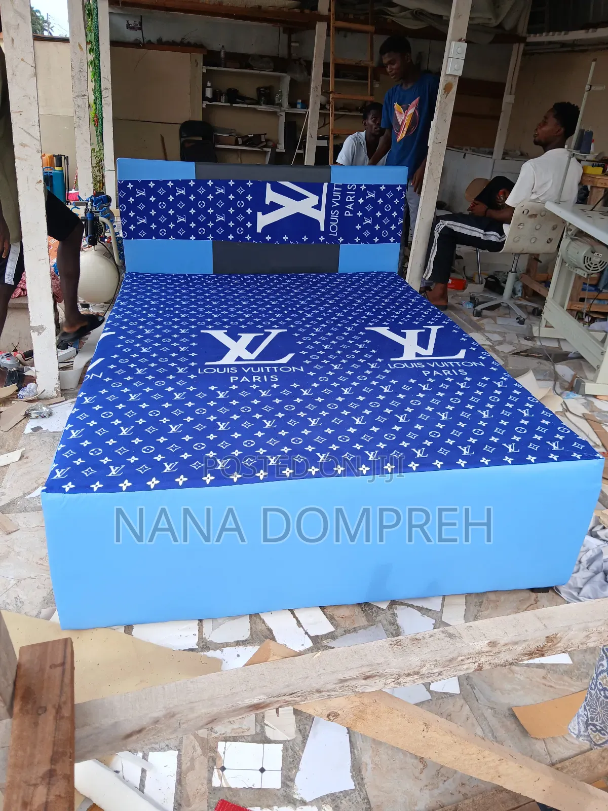 Blue Lv Bed