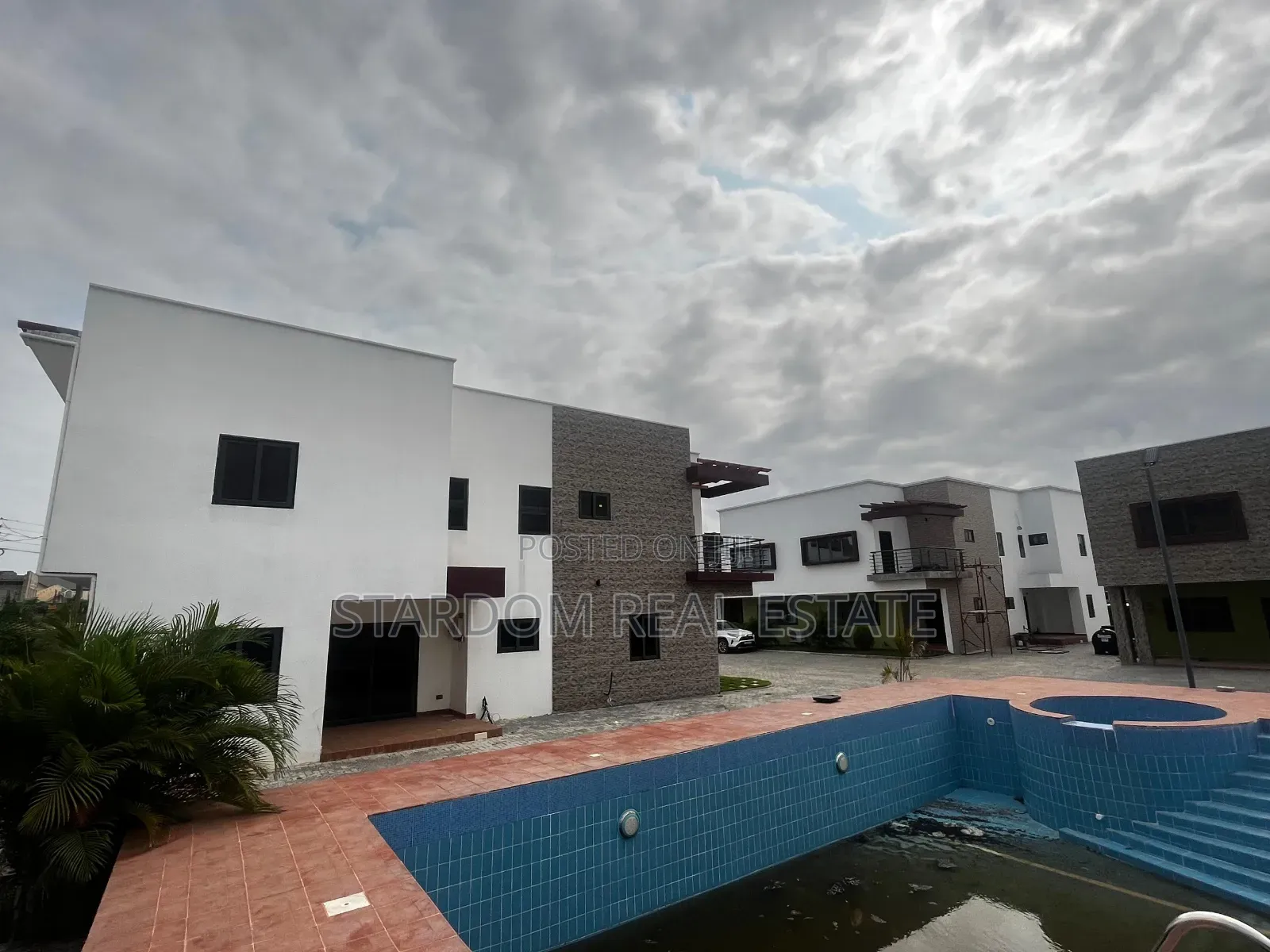 3bdrm Townhouse / Terrace in Adjiringanor, East Legon for rent