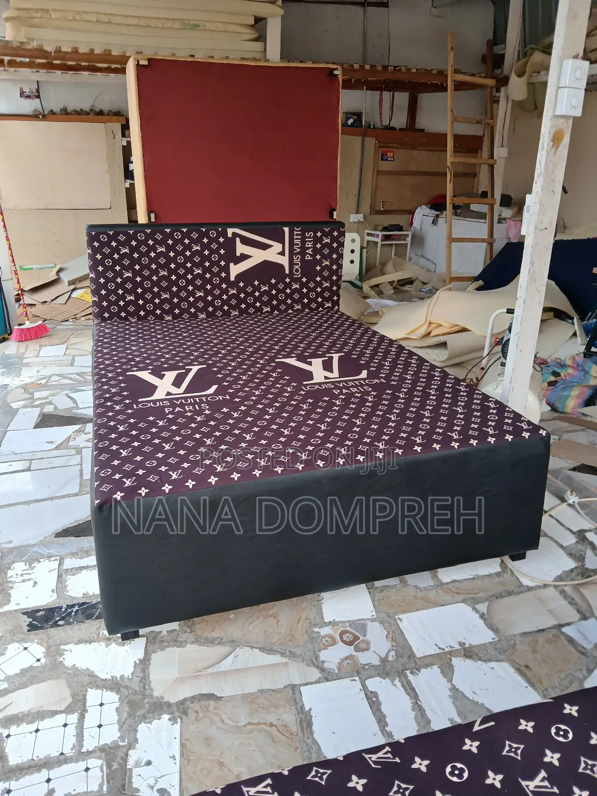 Coffe on Blacl Lv Inbuilt Bed
