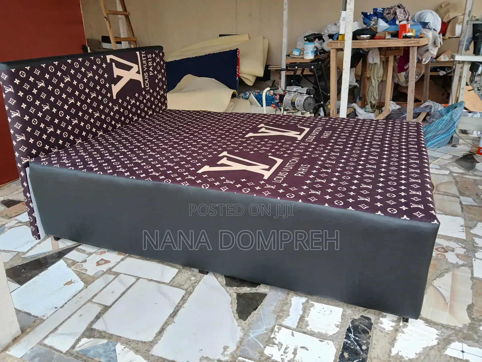 Coffe on Blacl Lv Inbuilt Bed