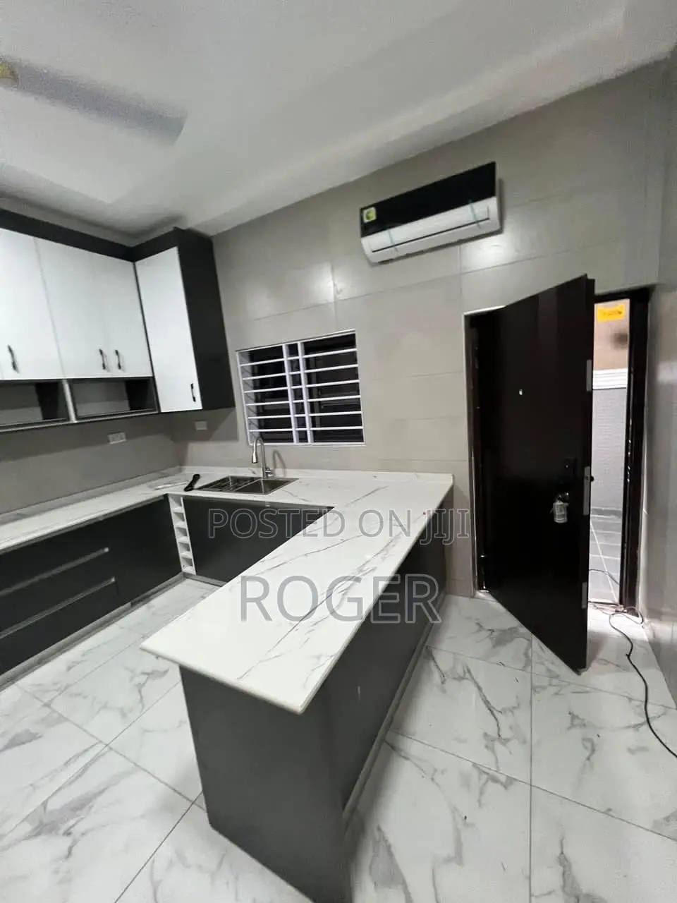 5bdrm House in Achimota Mile 7 for sale