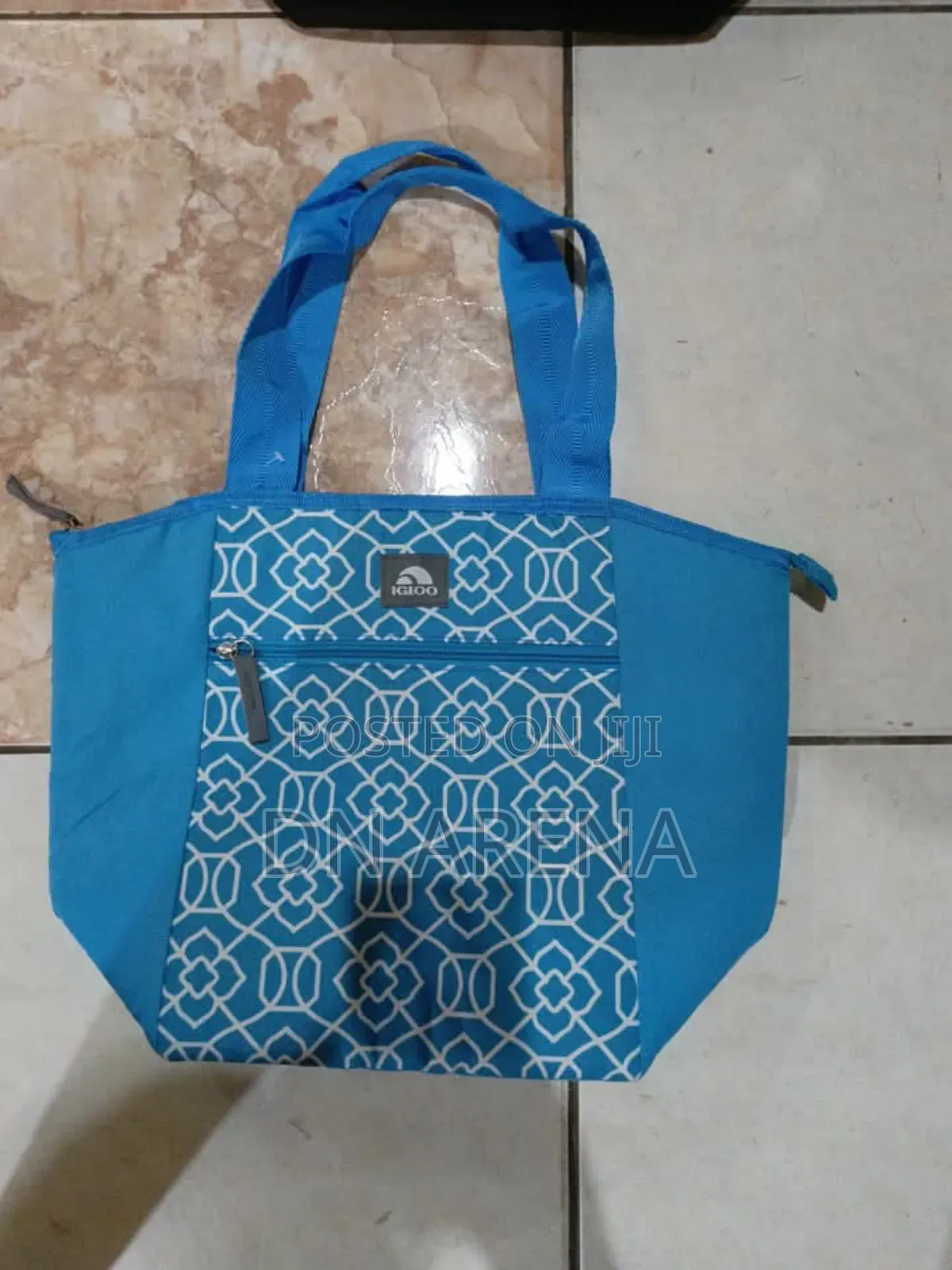 Igloo Tote Muti-Colored Lunch Bags 12 Cancapacity