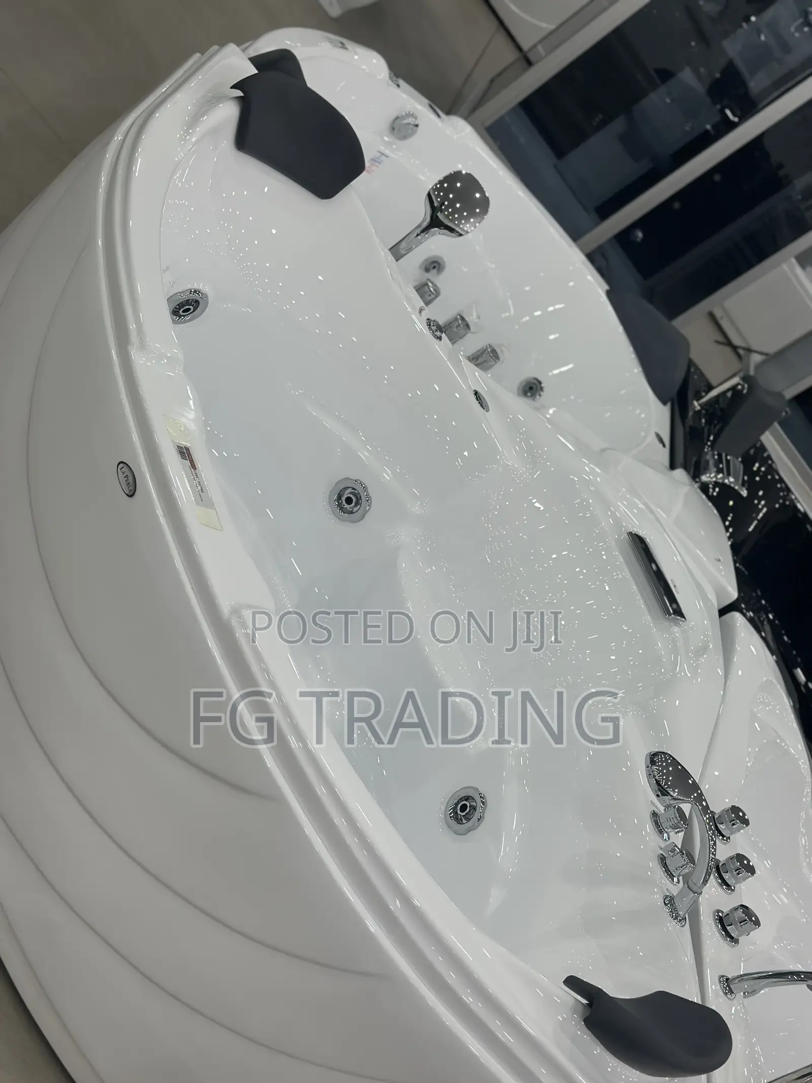 Jacuzzi - Corner Bathtub - Luxury Jacuzzi