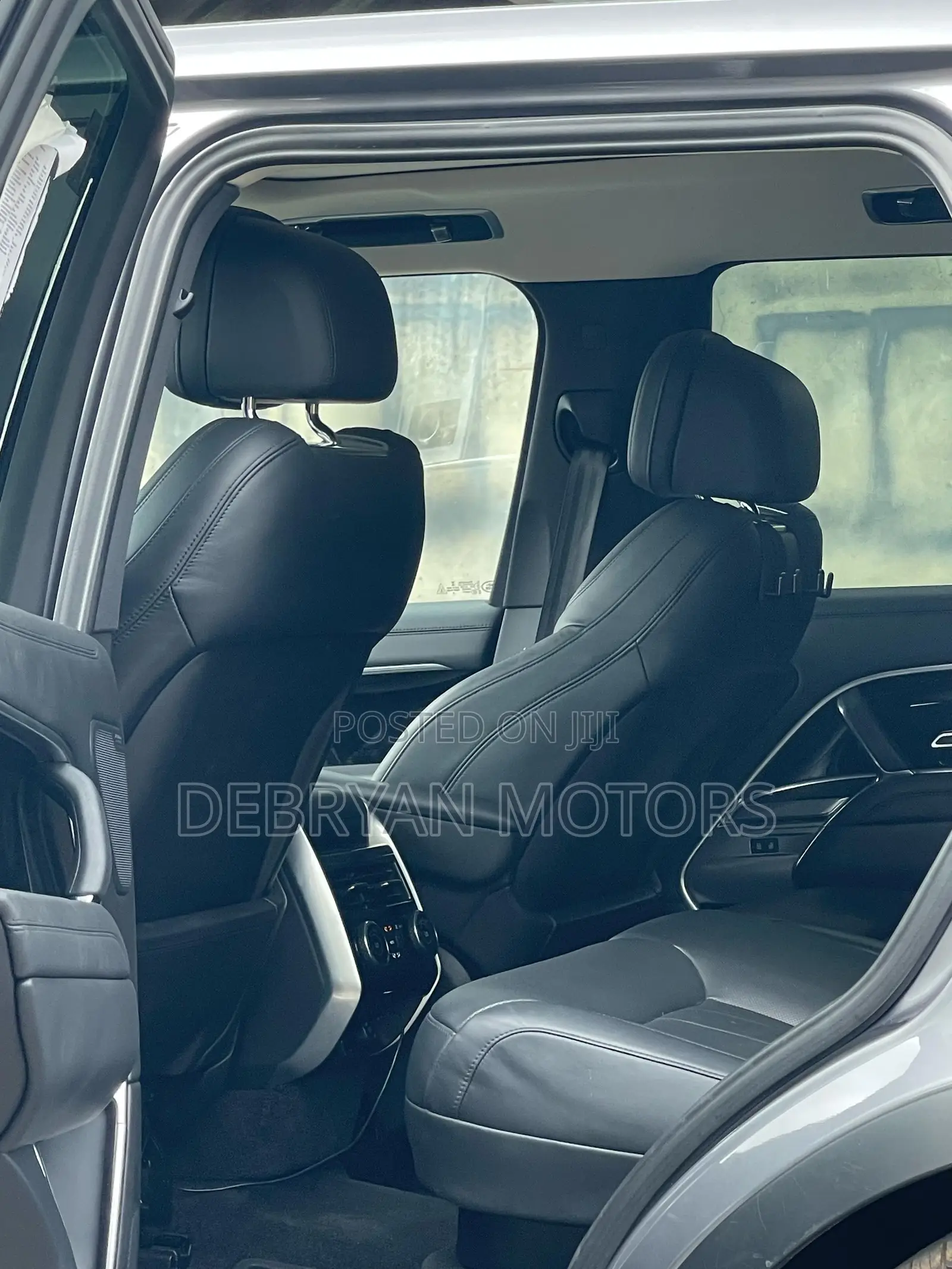 Land Rover Range Rover P400 SE SWB 2023 Gray