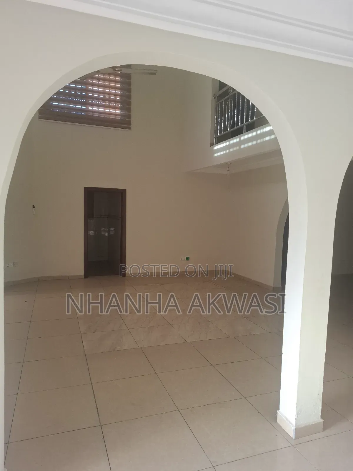 6bdrm House in Teme Community 11, Tema Metropolitan for sale