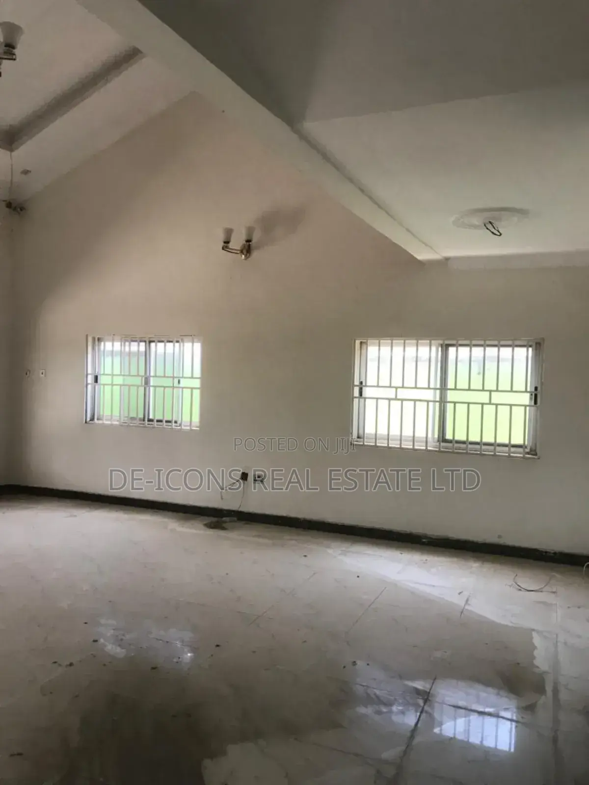 6bdrm House in De-Icons Real Estate, Awutu Senya East Municipal