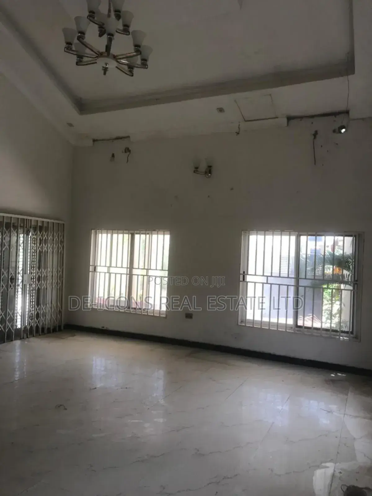 6bdrm House in De-Icons Real Estate, Awutu Senya East Municipal