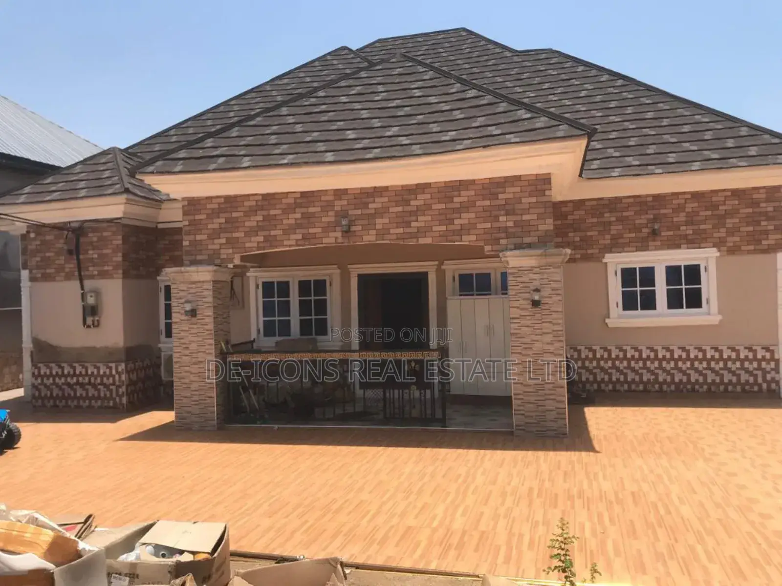 4bdrm Mansion in De-Icons Real Estate, Awutu Senya East Municipal