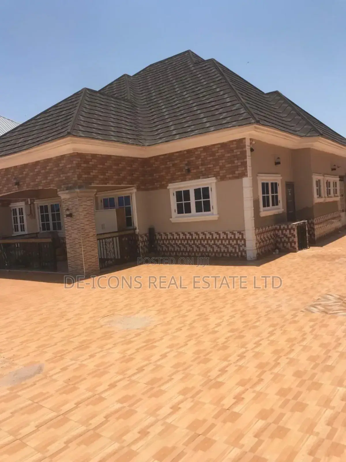 4bdrm Mansion in De-Icons Real Estate, Awutu Senya East Municipal