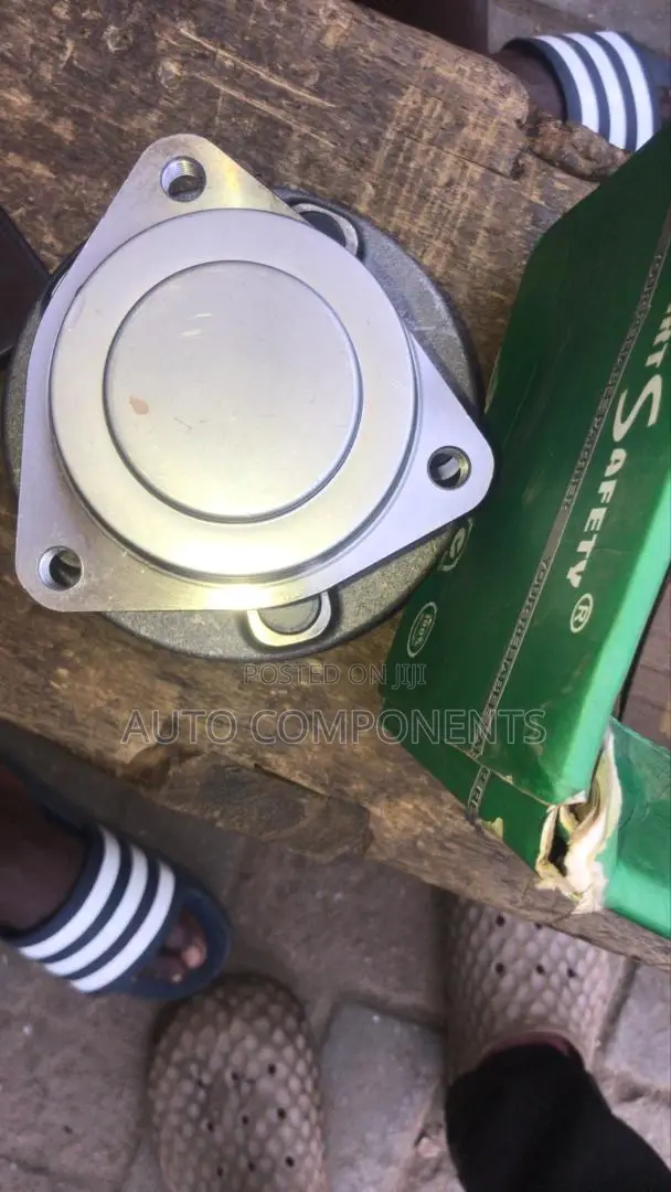 Chrysler 300 2013 Front Hub
