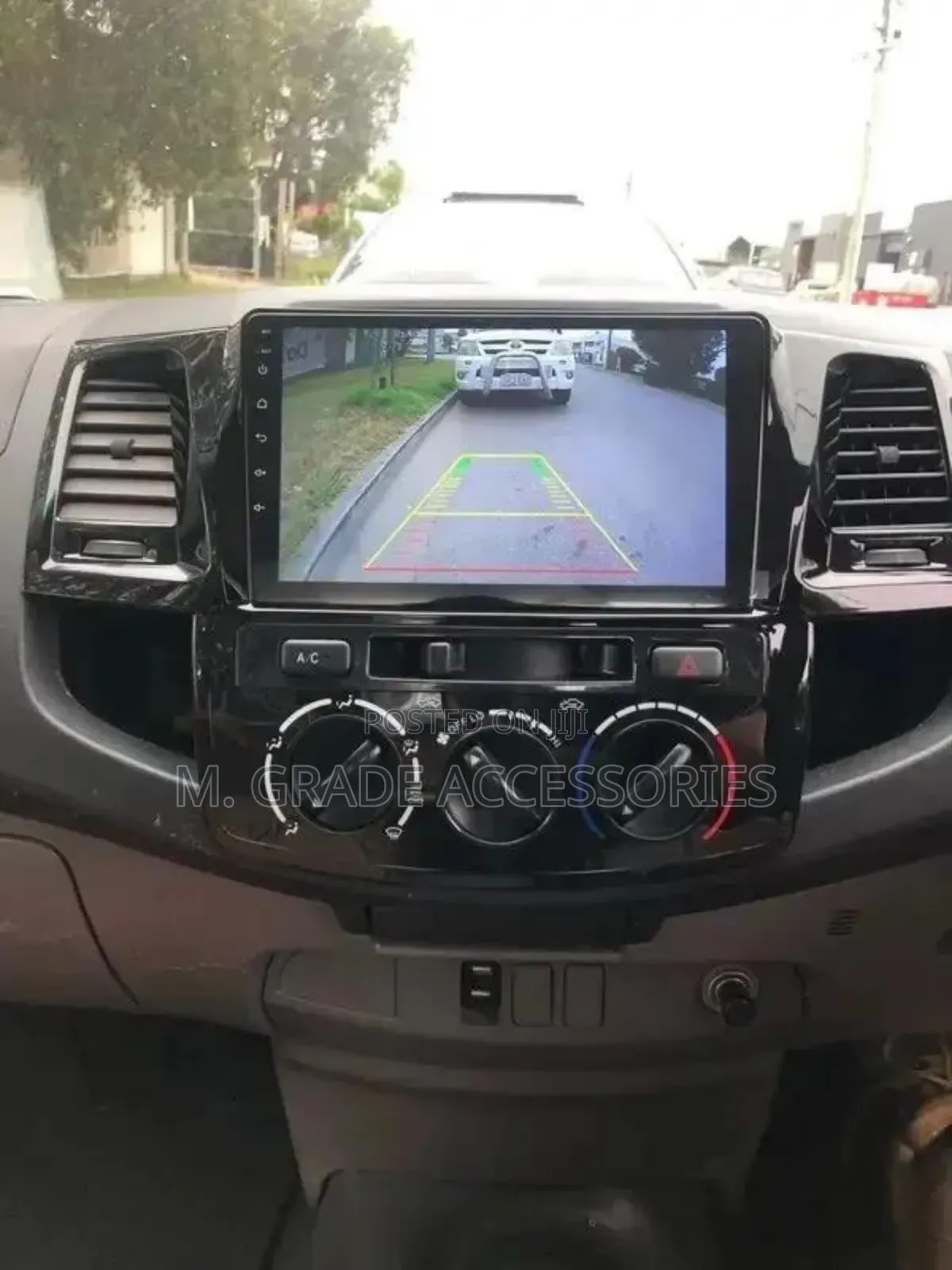 Hilux / Fortuner Android Radio Apple Carplay Reverse Camera