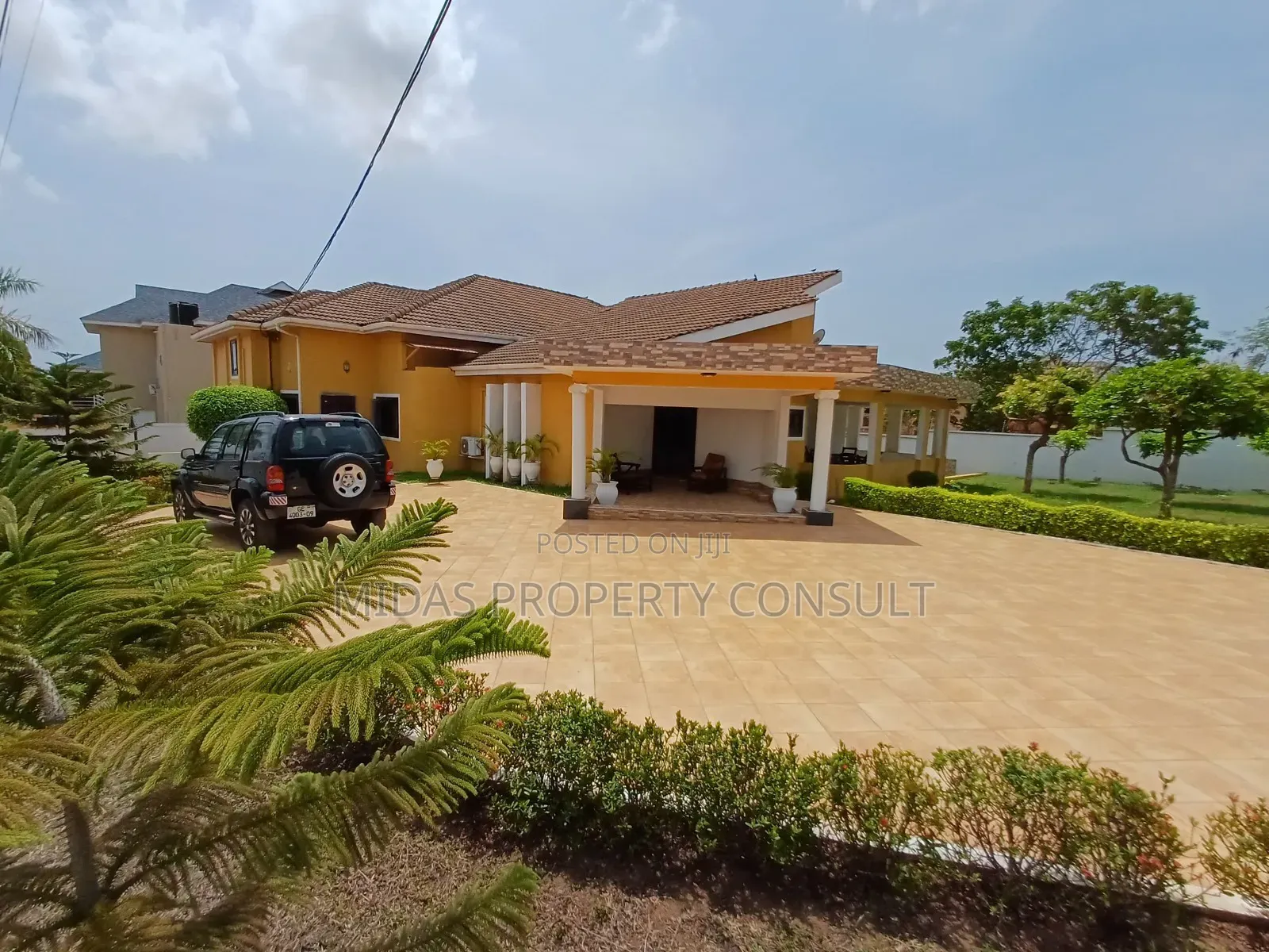 6bdrm House in East Airport Palace, Spintex for sale