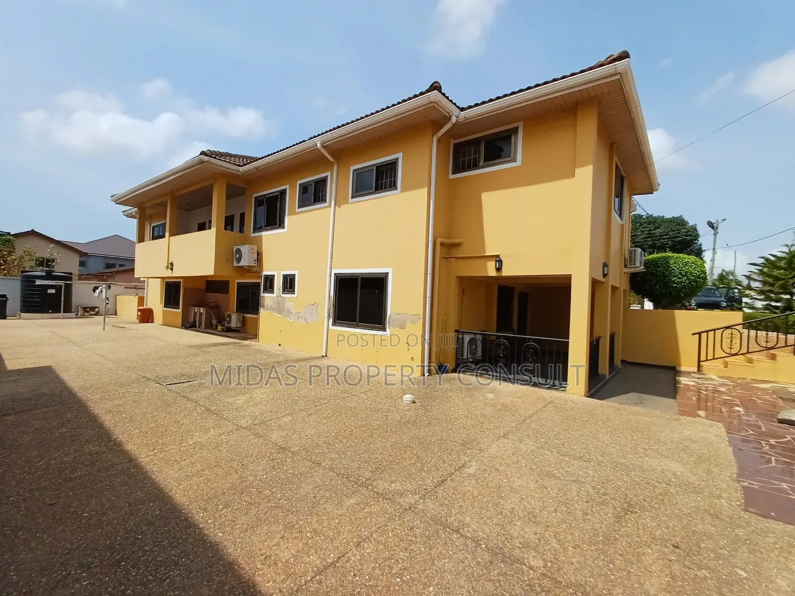 6bdrm House in East Airport Palace, Spintex for sale