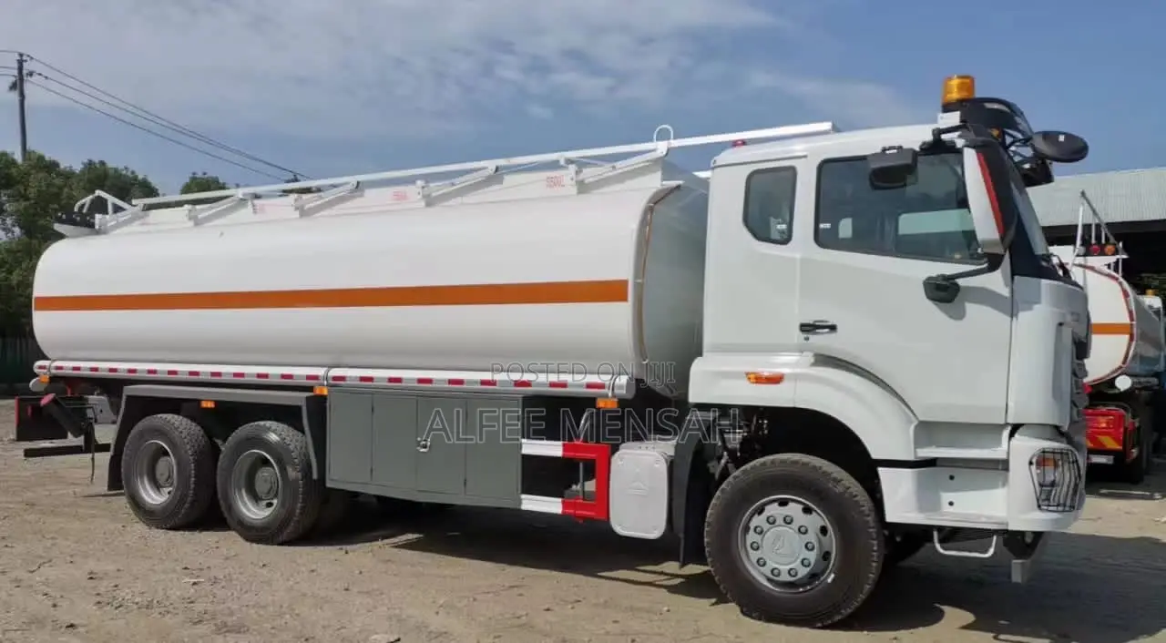 Sinotruk Howo 8x4 Oil Tanker 27m3( 3months Wait )