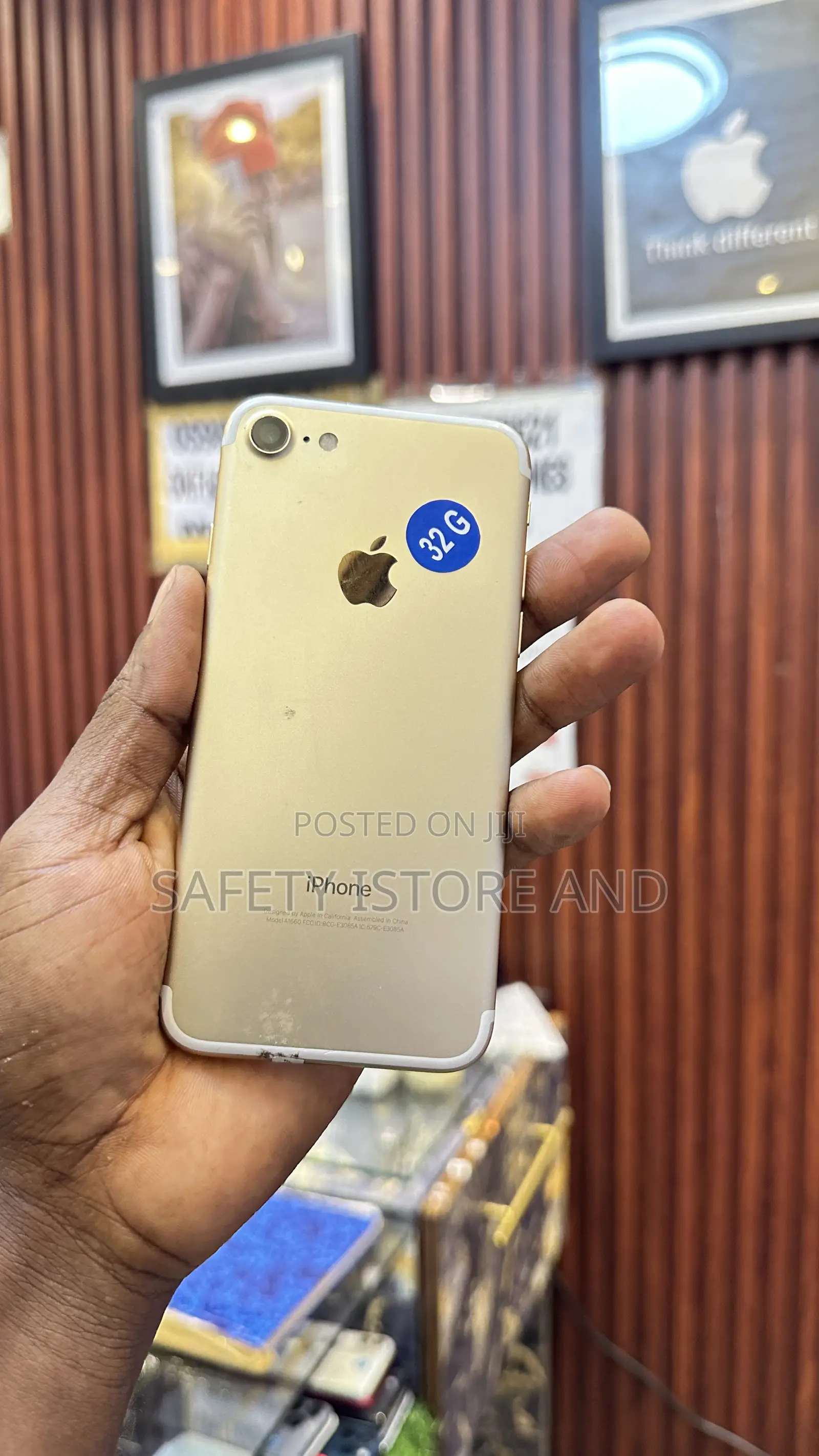 New Apple iPhone 7 32 GB Gold