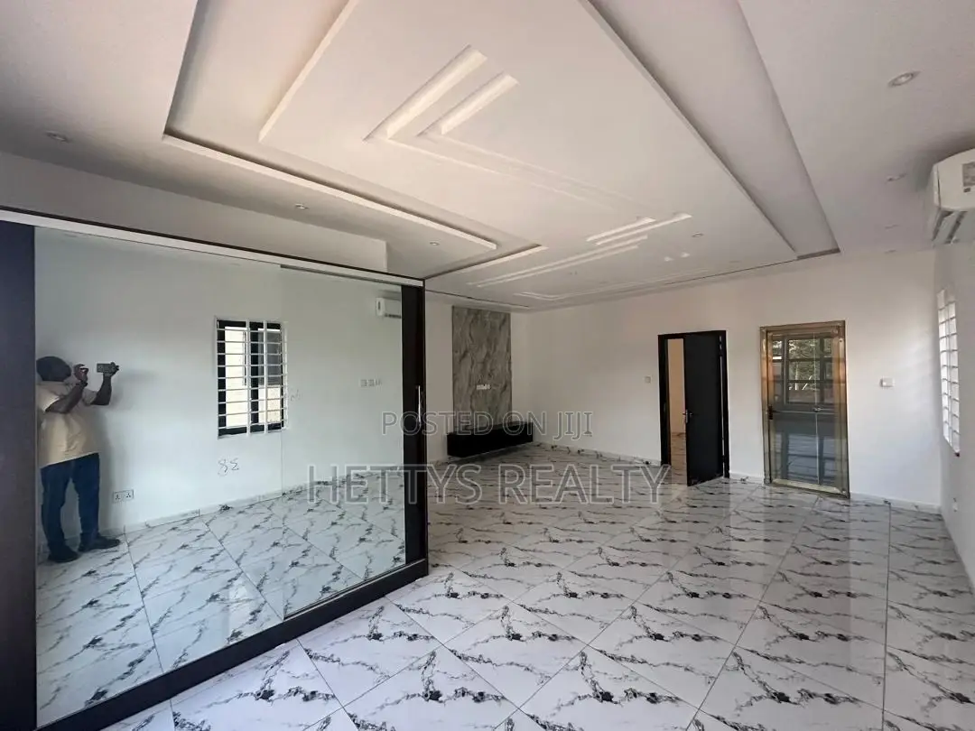 2bdrm House in Lake Side Estate for sale