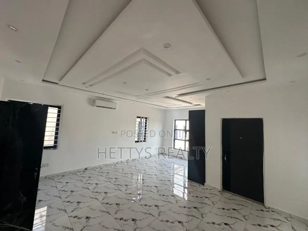 2bdrm House in Lake Side Estate for sale