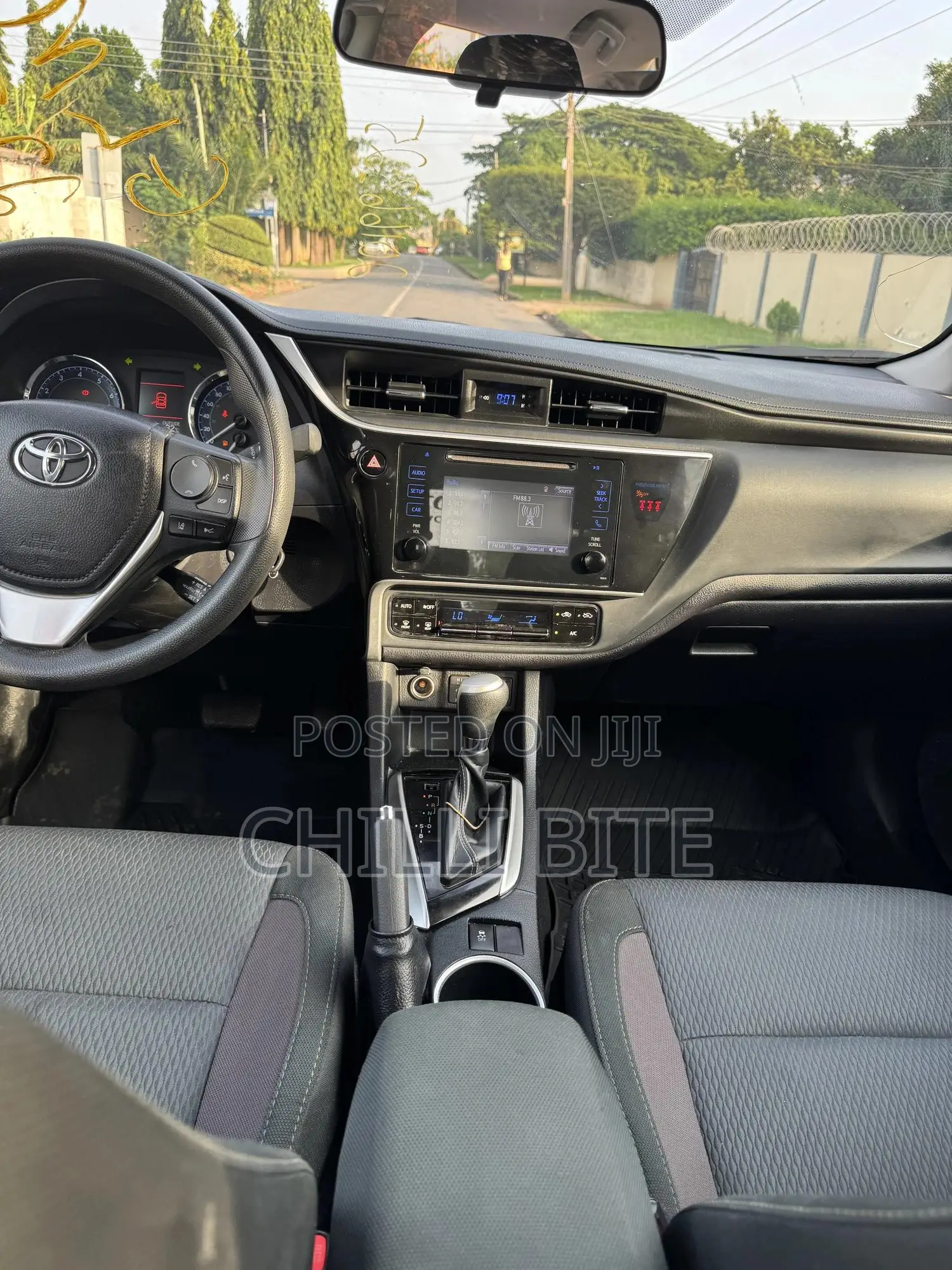 Toyota Corolla LE Eco (1.8L 4cyl 2A) 2018 White