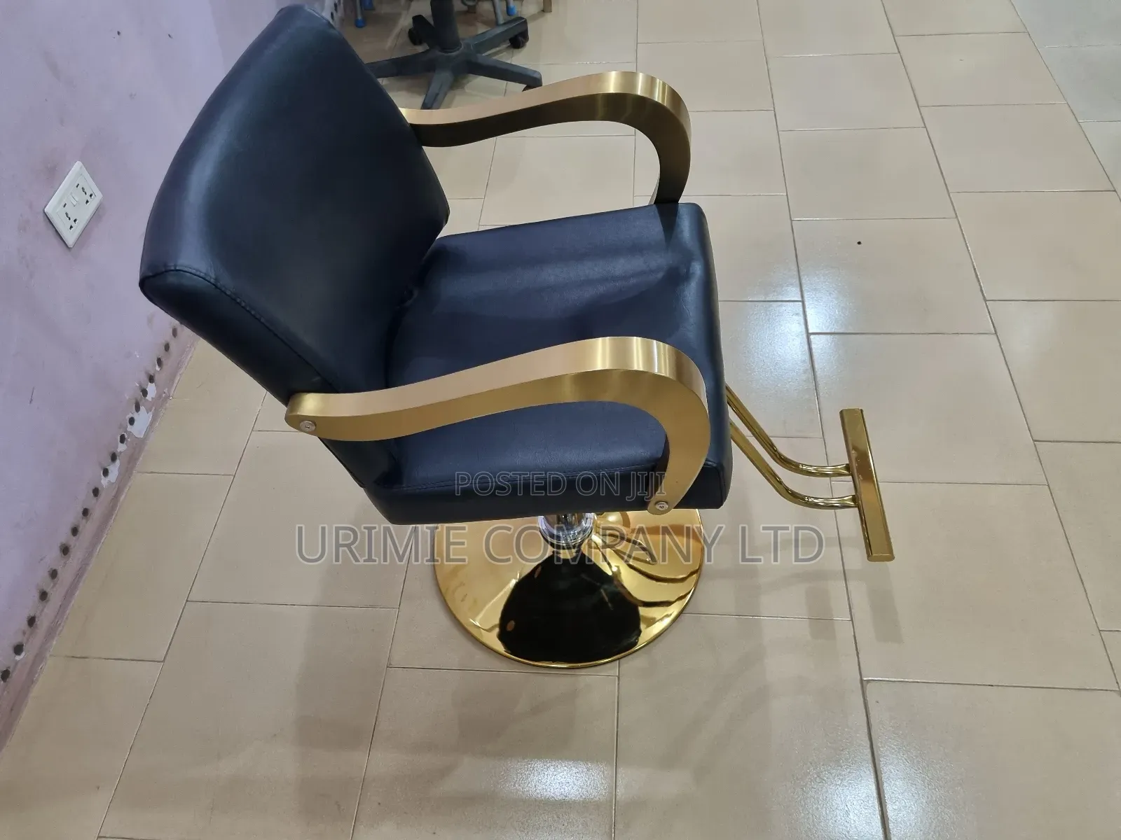 Basic Gold Styling Chair