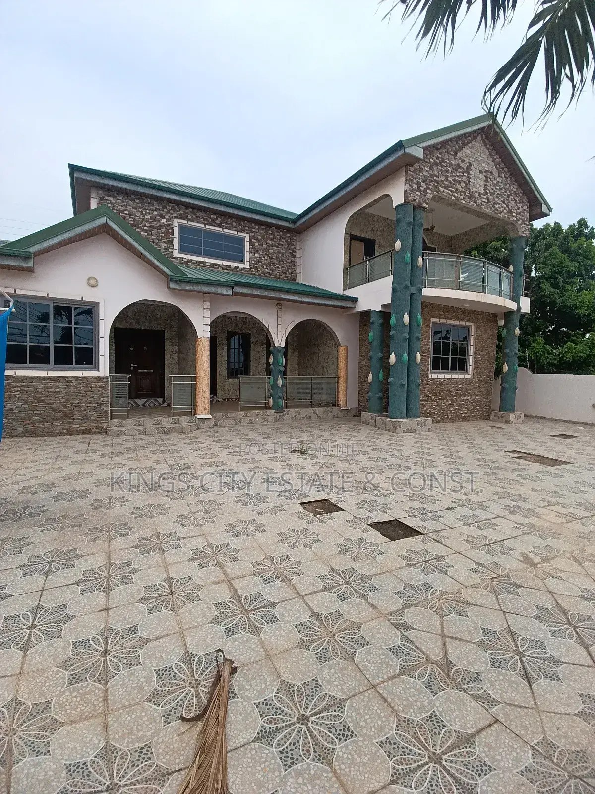 7bdrm House in Acp-Estate, Kwabenya for sale