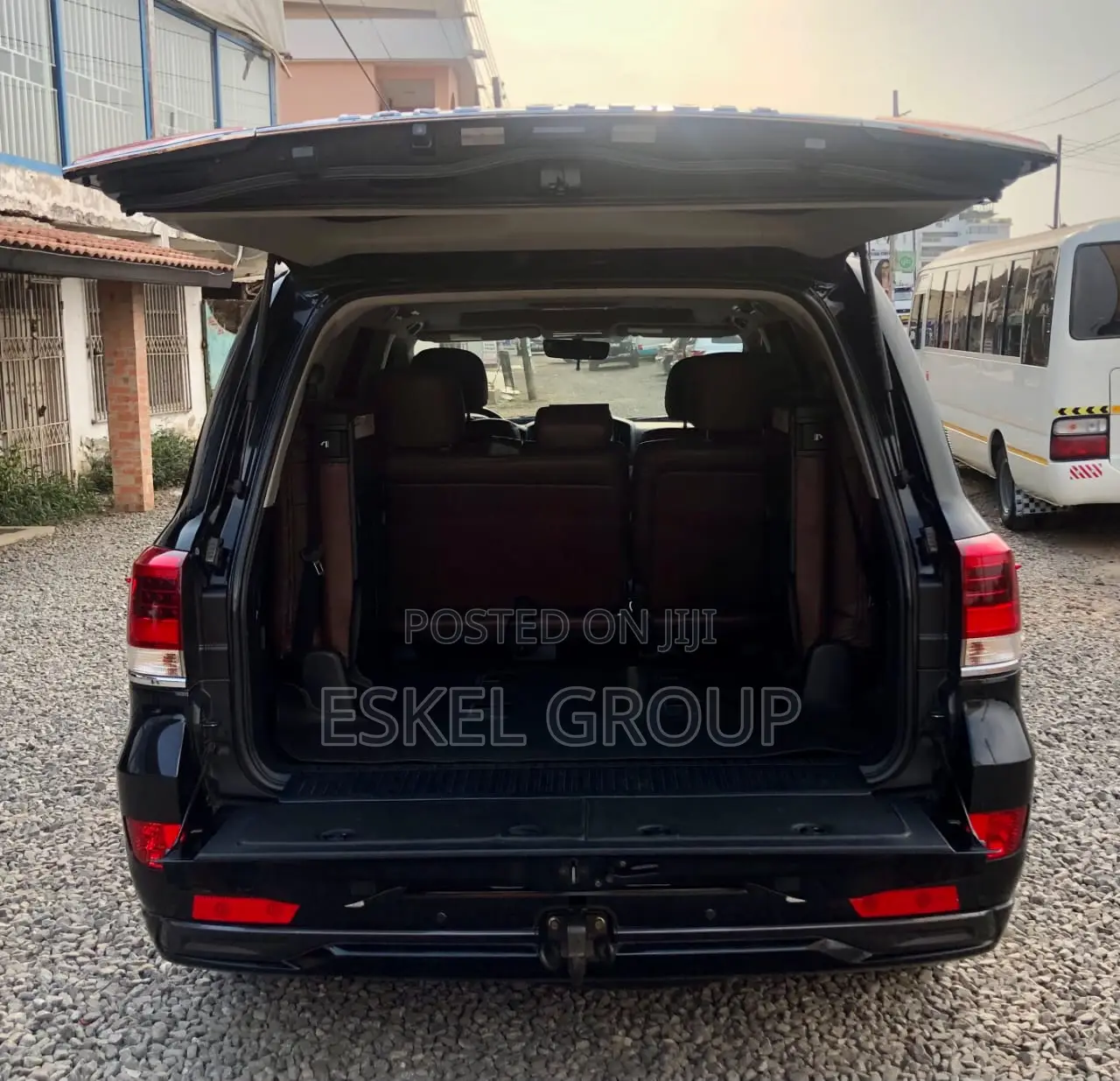Land Cruiser V8 for Rent Come With a Driver