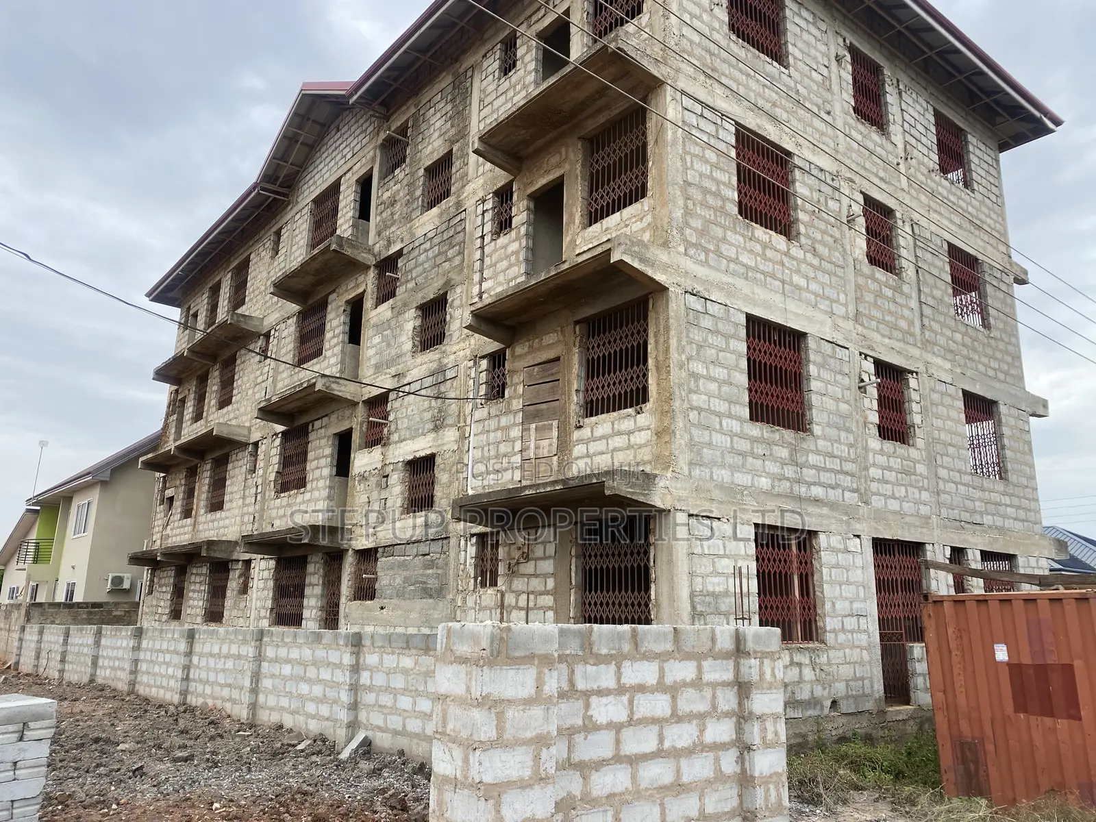 12bdrm Apartment in Comm 25 Hfc Estate, Tema Metropolitan for sale