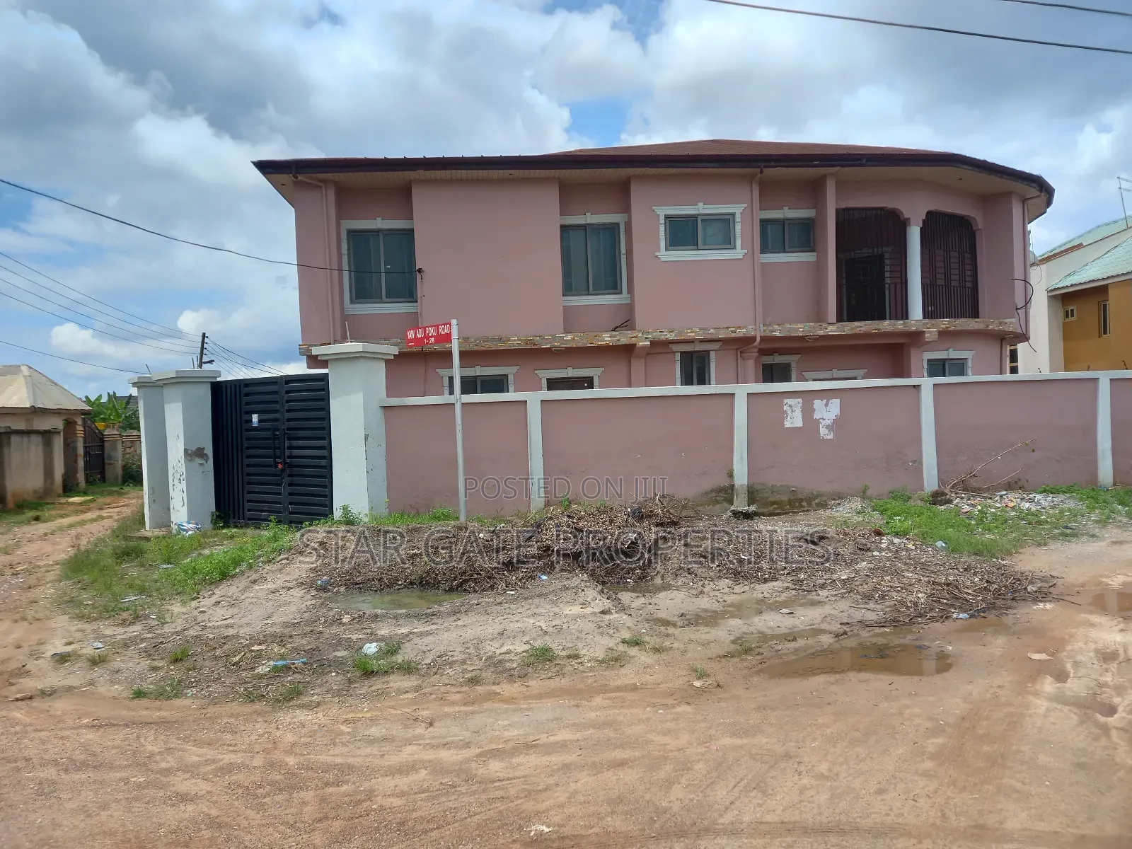 8bdrm House in Near Daban, Santasi, Kumasi Metropolitan for sale